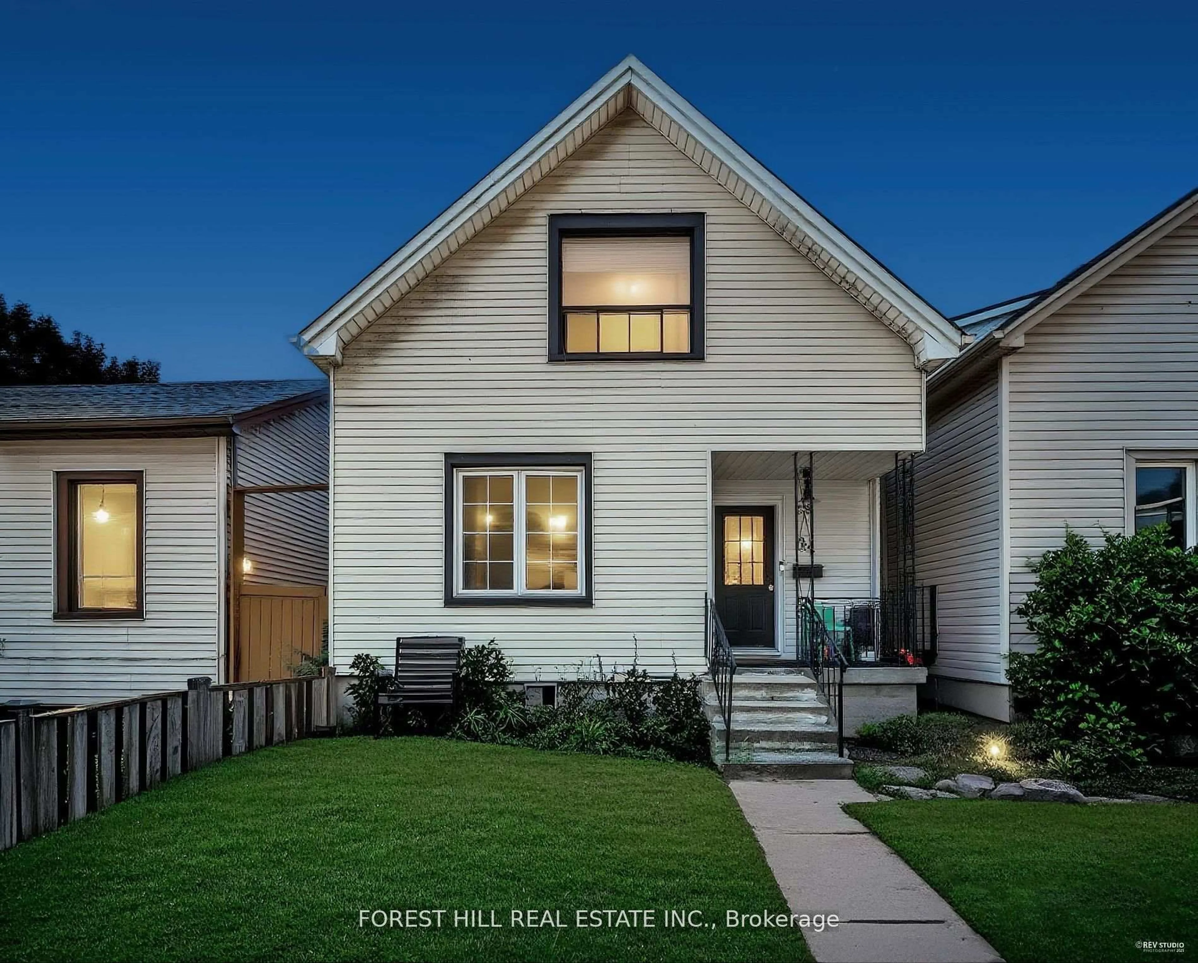 Home with vinyl exterior material, street for 22 Harvey St, Hamilton Ontario L8L 2L8