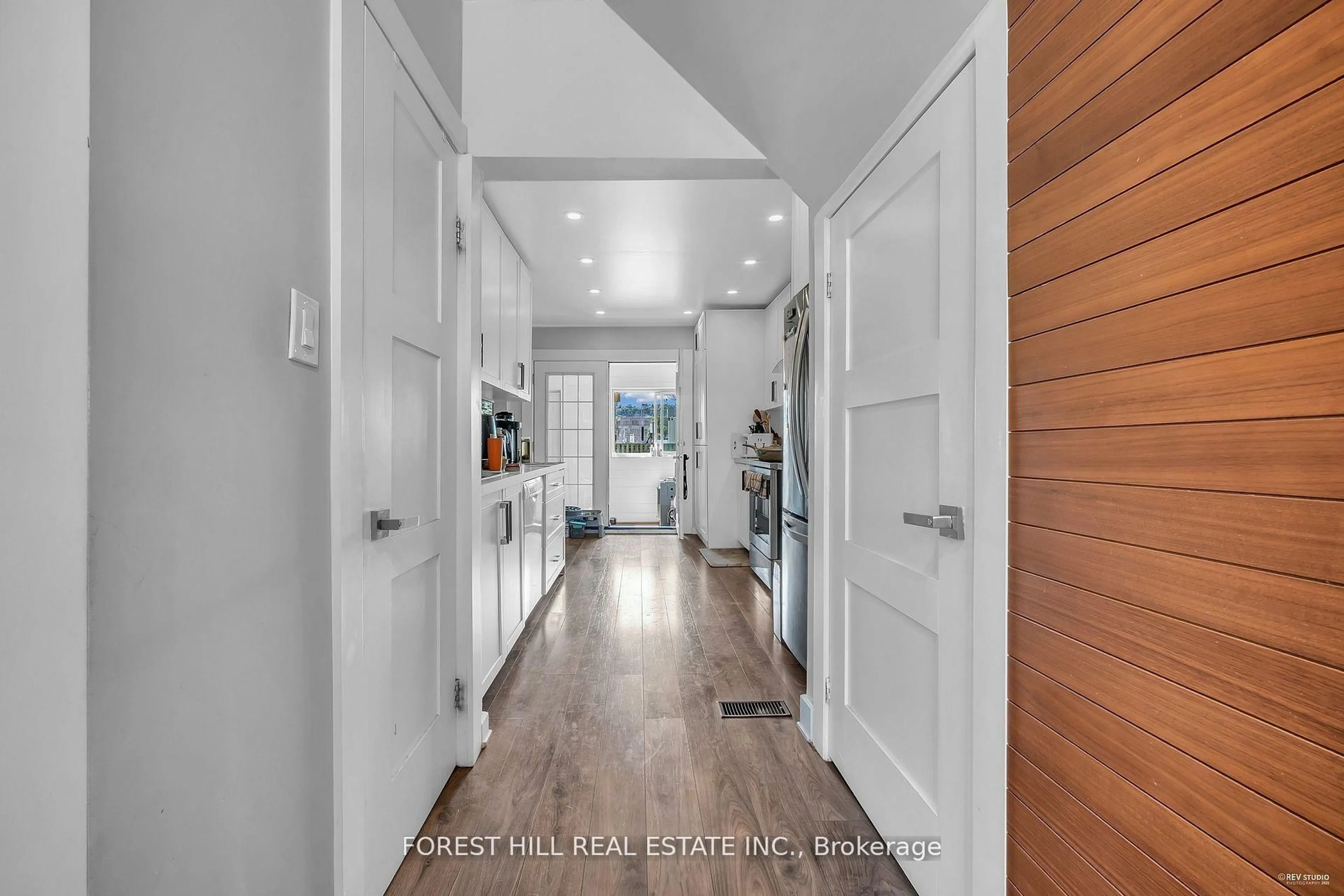 Indoor entryway for 22 Harvey St, Hamilton Ontario L8L 2L8