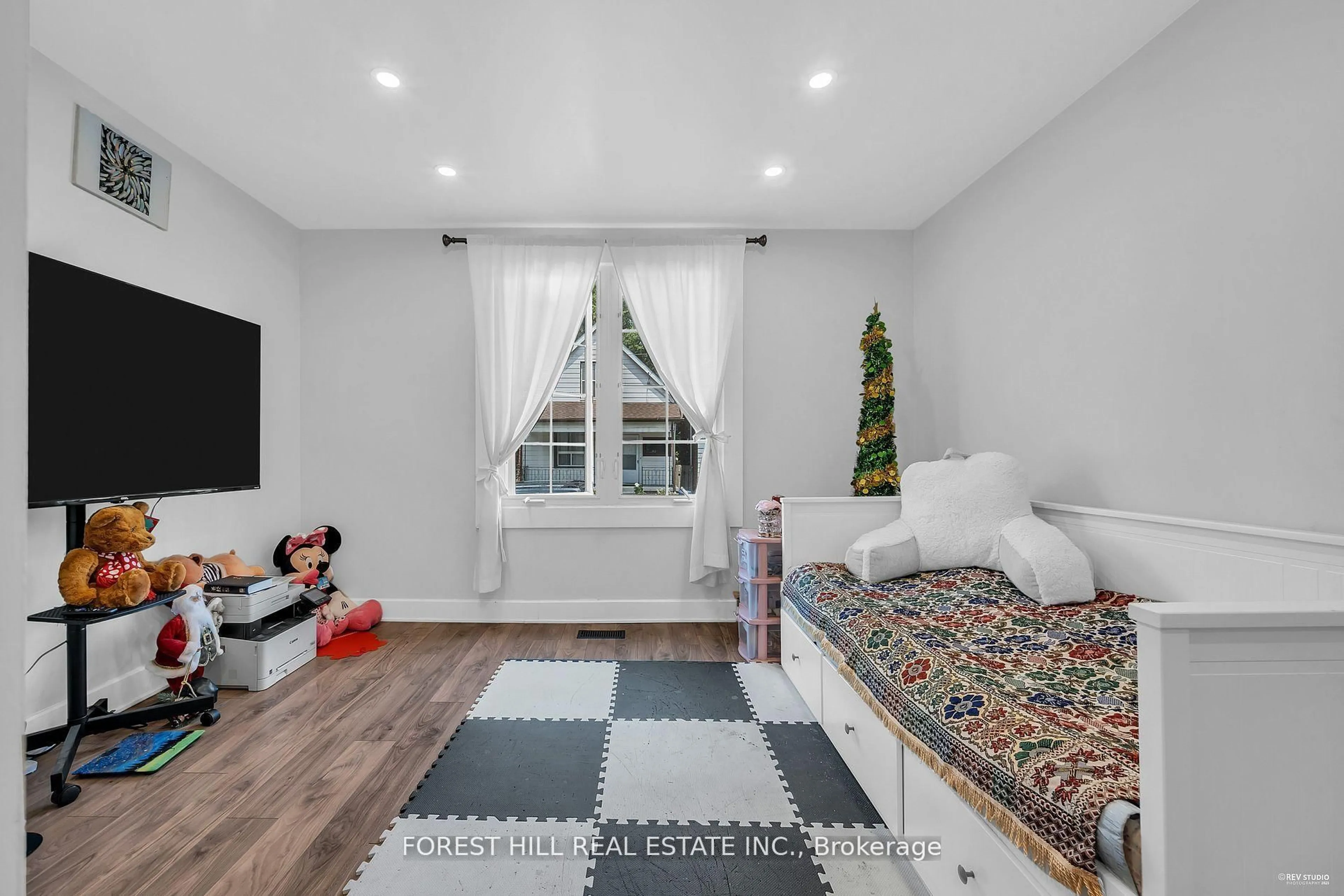 Unknown for 22 Harvey St, Hamilton Ontario L8L 2L8