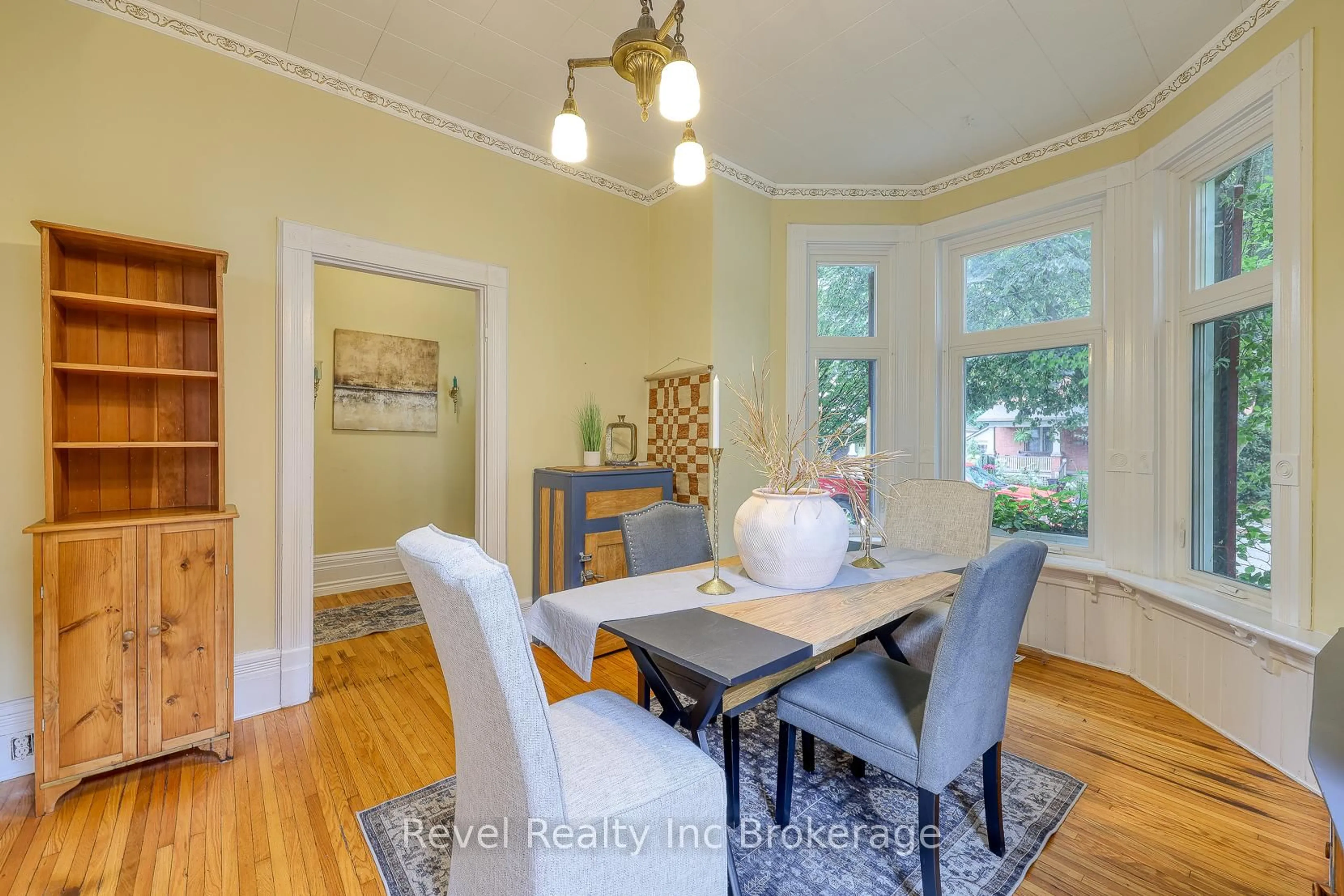 Dining room, wood/laminate floor for 453 Drew St, Woodstock Ontario N4S 4V4