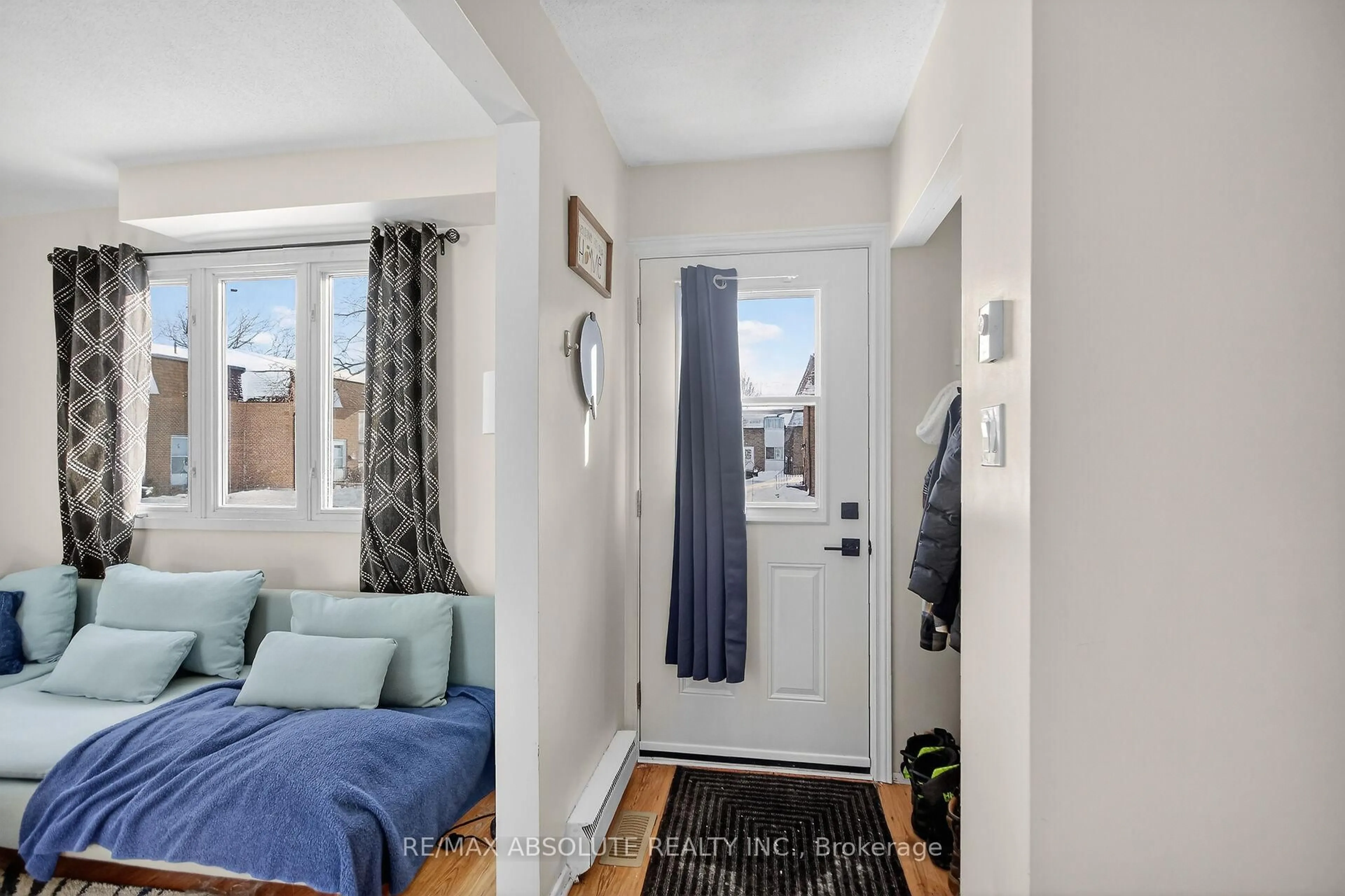 Indoor entryway for 68 King St #12, Richmond Ontario K0A 2Z0