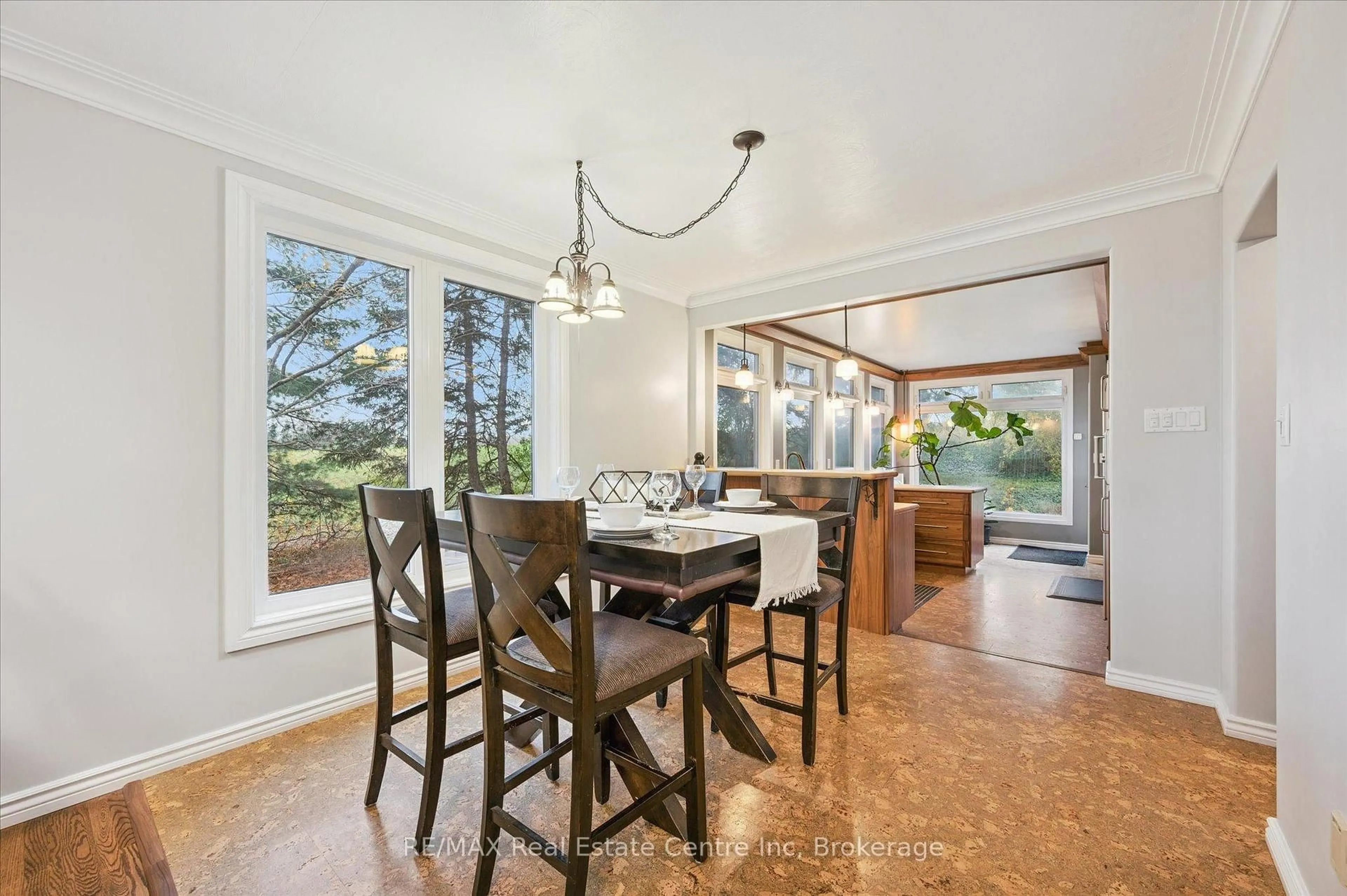 Dining room, ceramic/tile floor for 500 WATSON Pkwy, Guelph Ontario N1L 0N9