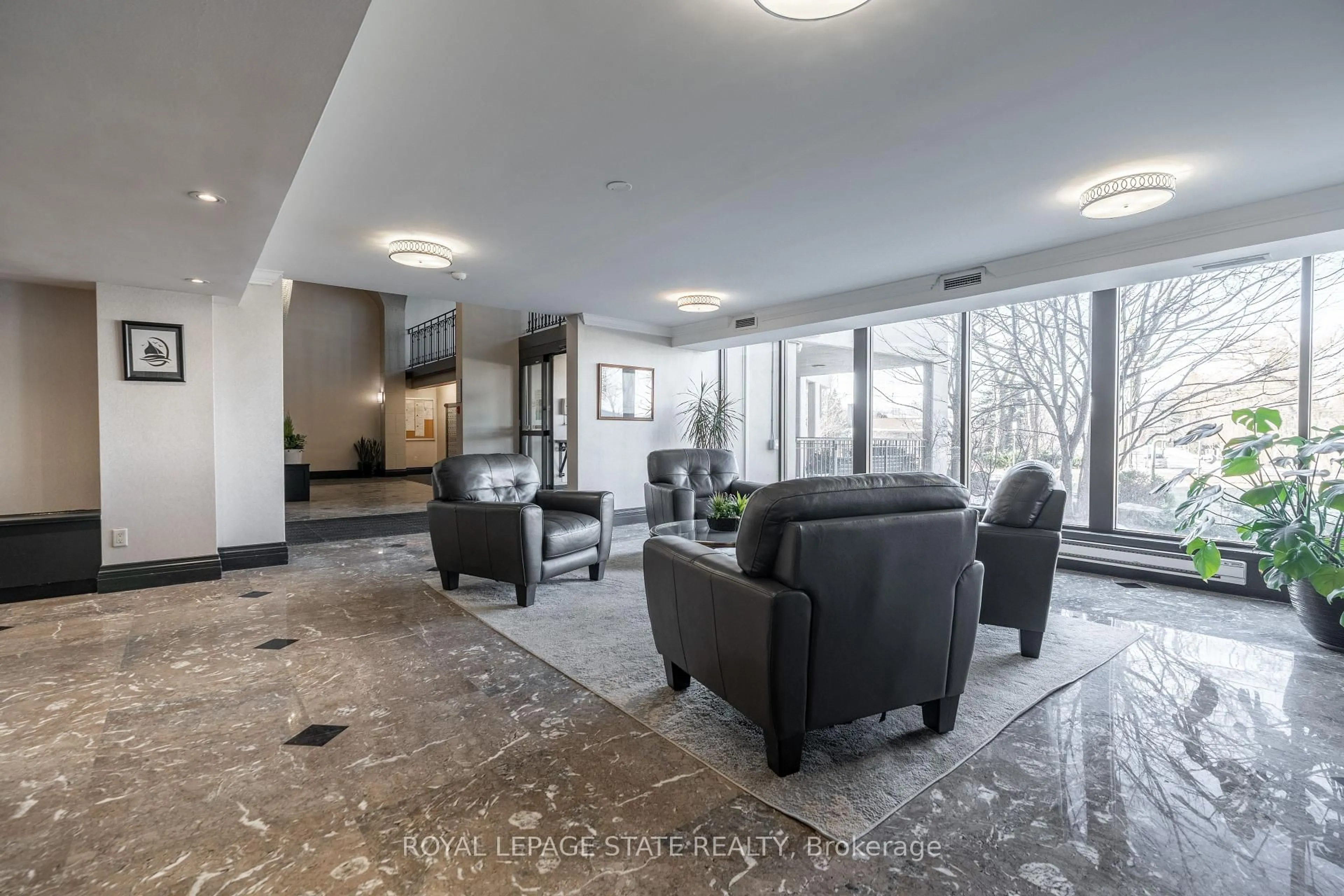 Lobby for 500 Green Rd #1218, Hamilton Ontario L8E 3M6