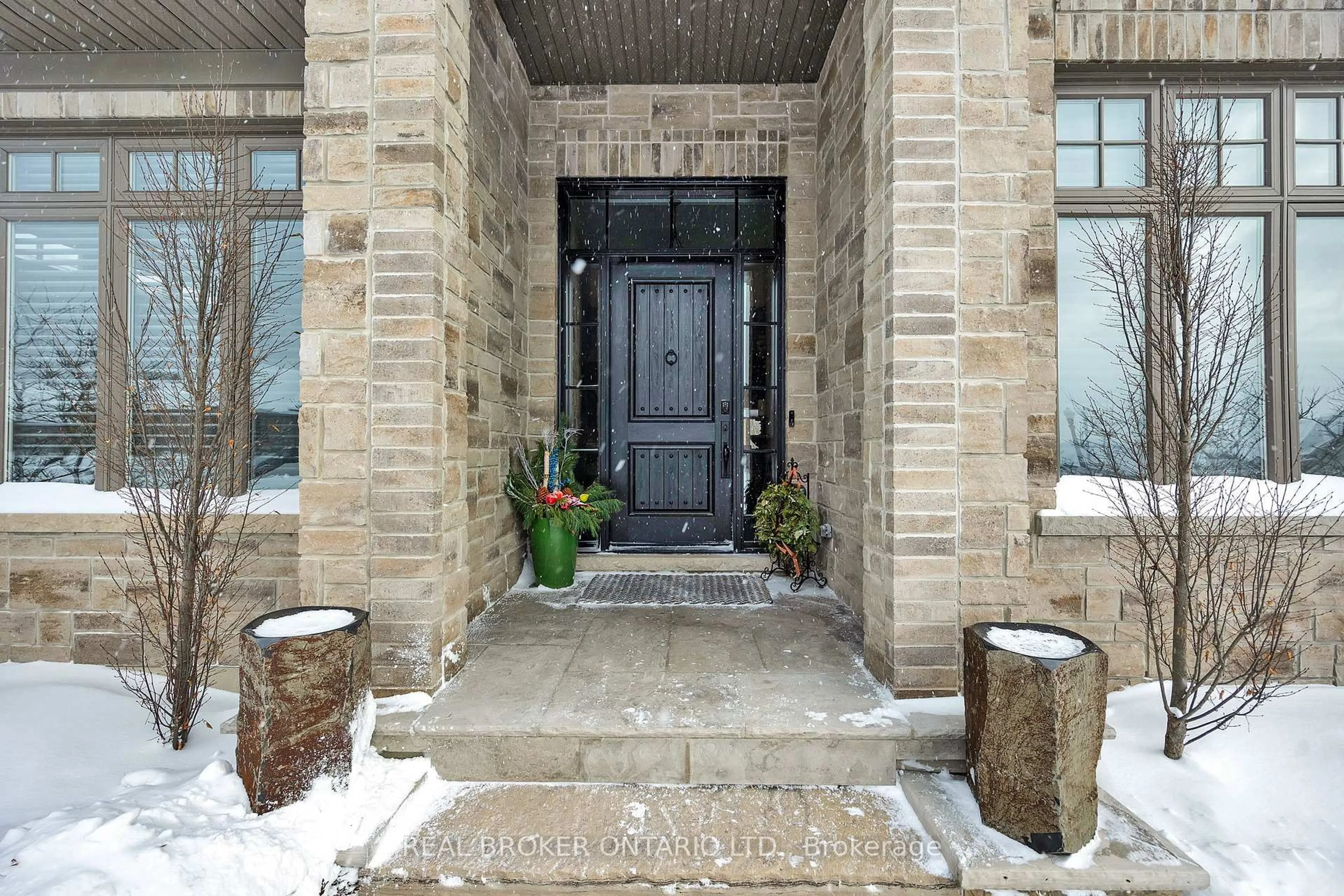Indoor entryway for 44 Pioneer Ridge Dr, Kitchener Ontario N2P 0G6