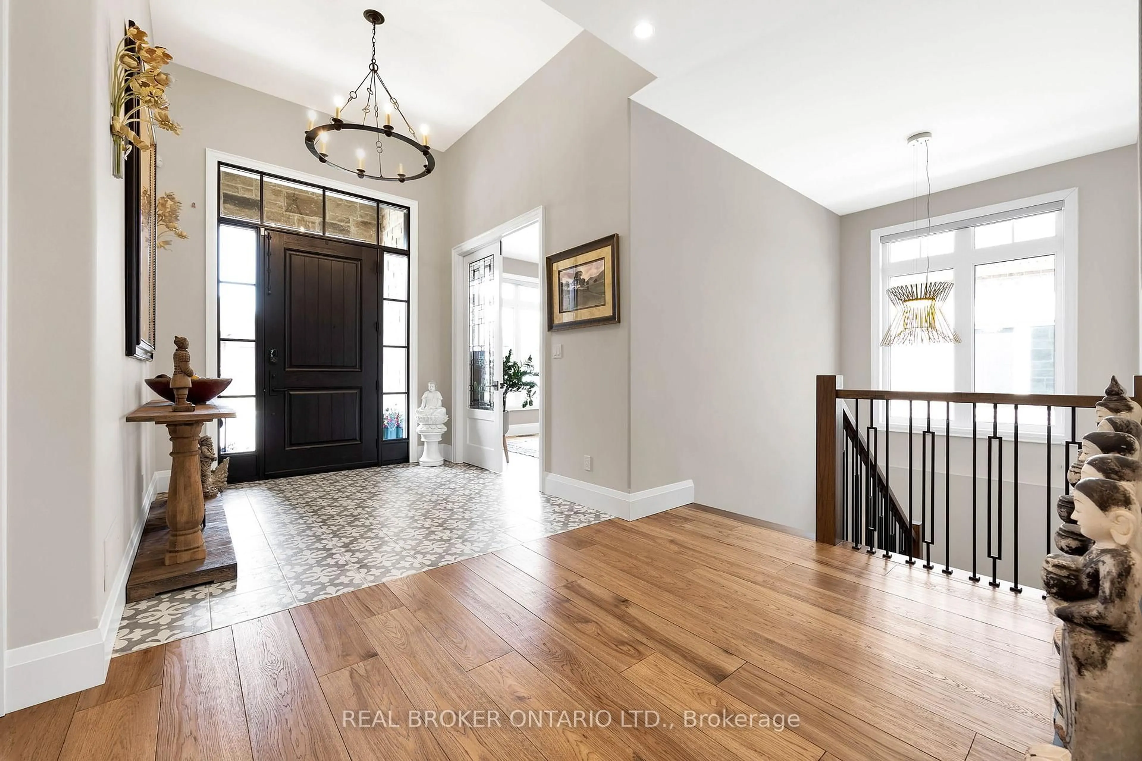 Indoor entryway for 44 Pioneer Ridge Dr, Kitchener Ontario N2P 0G6