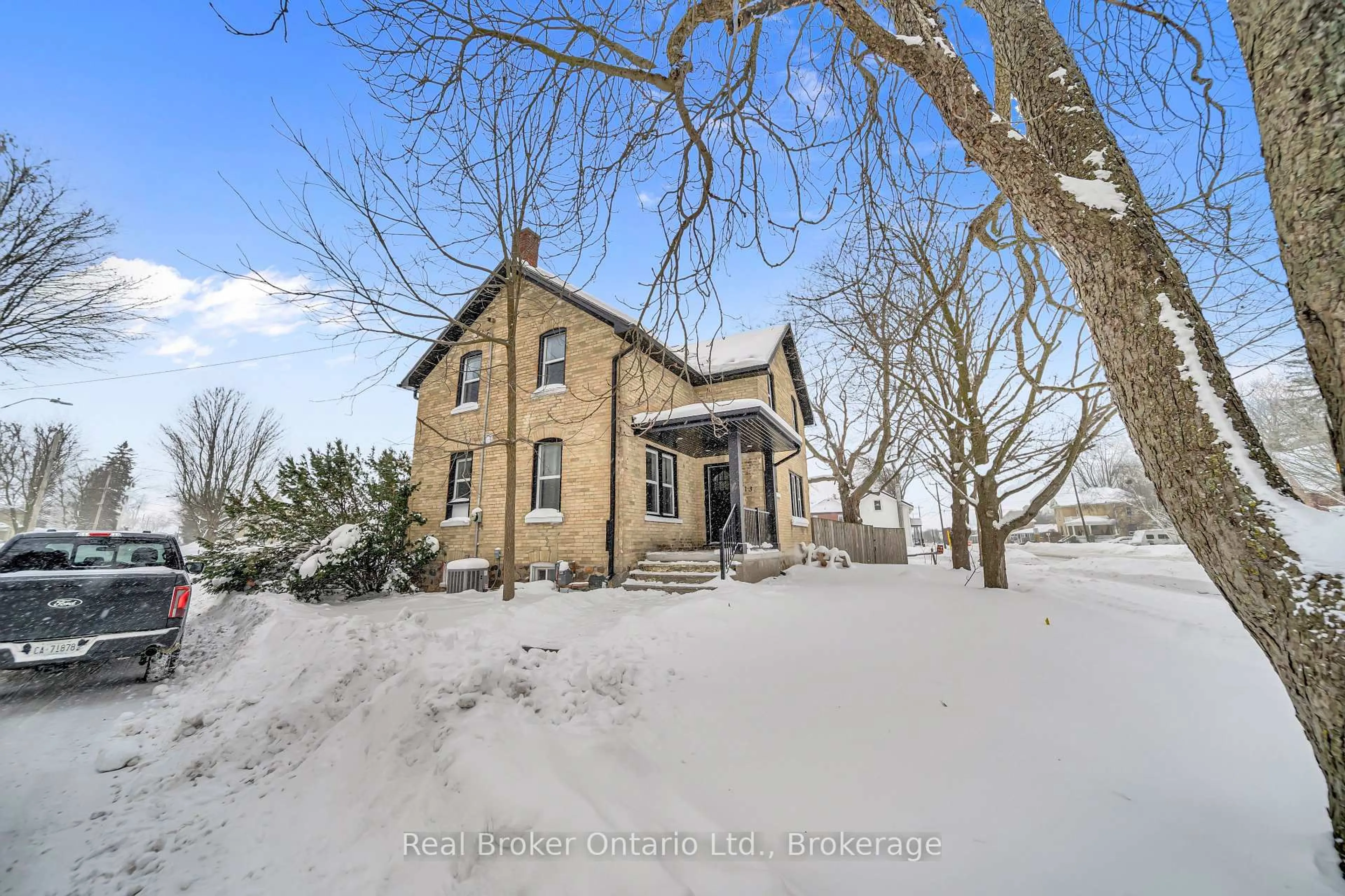 A pic from outside/outdoor area/front of a property/back of a property/a pic from drone, building for 73 Hope St, East Zorra-Tavistock Ontario N0B 2R0