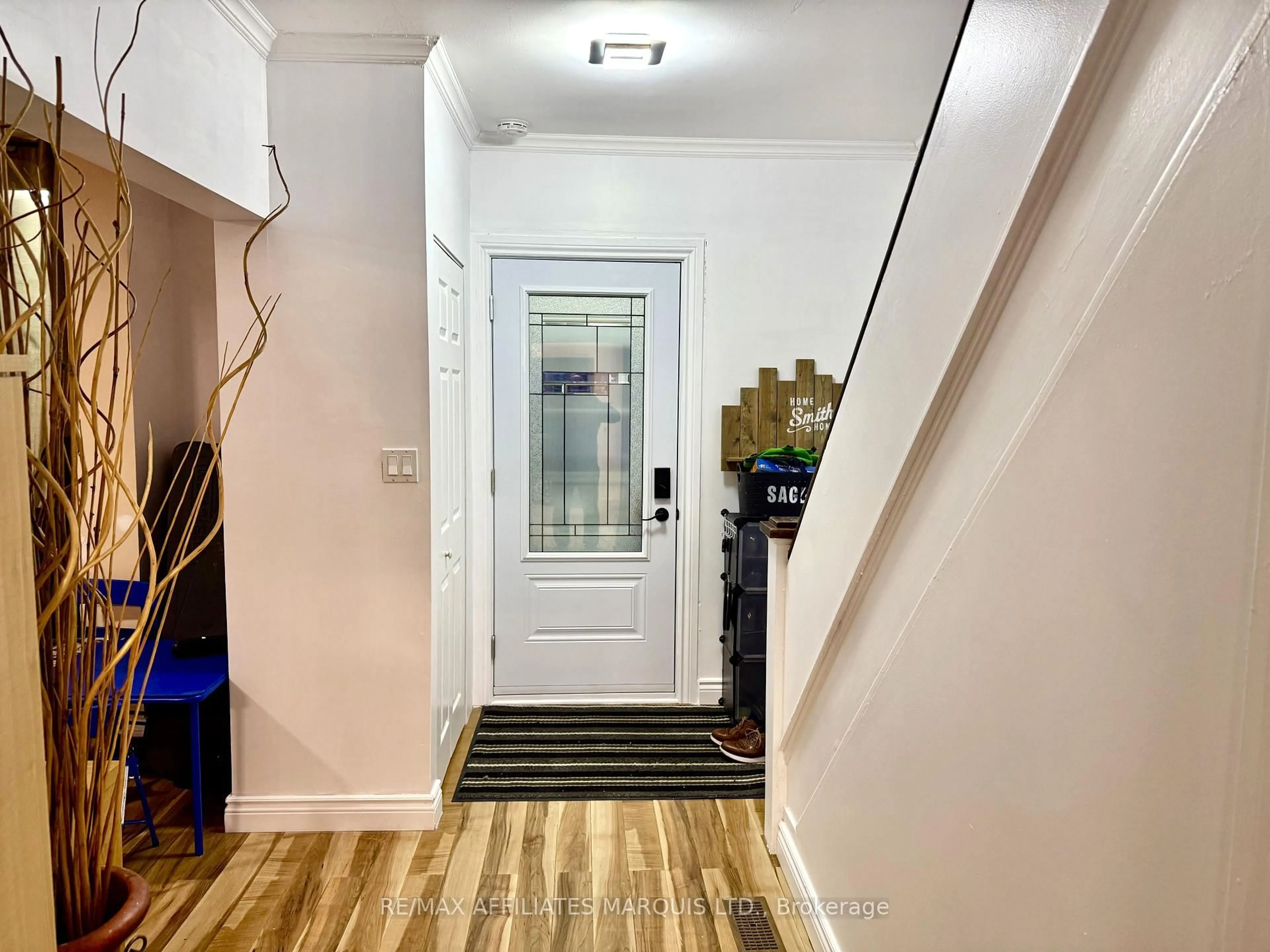 Indoor entryway for 336 Fifth St, Cornwall Ontario K6H 2M1