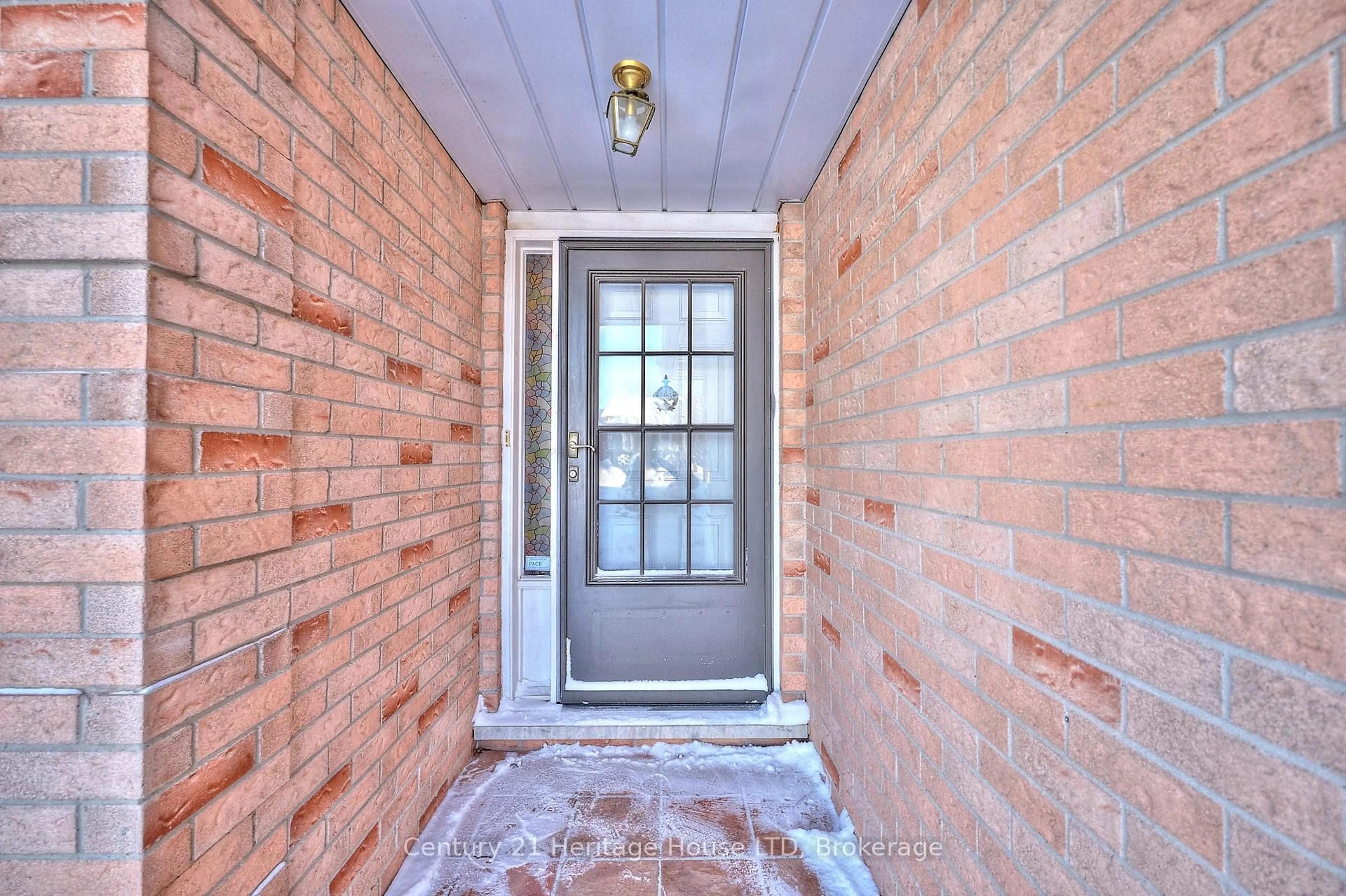 Indoor entryway for 3722 Sussex Lane, Fort Erie Ontario L0S 1S0
