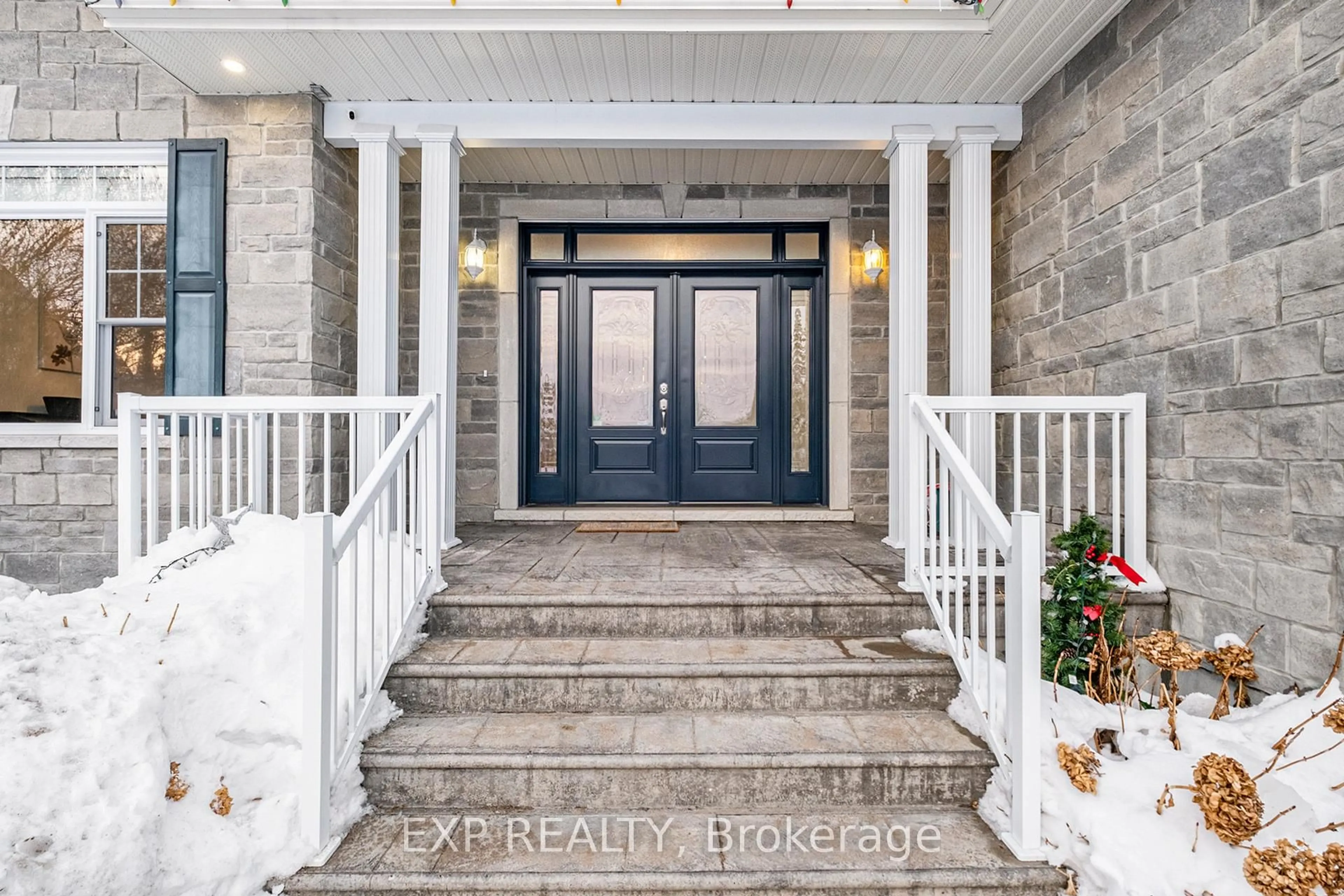 Indoor entryway for 3605 FRONT Rd, Hawkesbury Ontario K6A 2W5