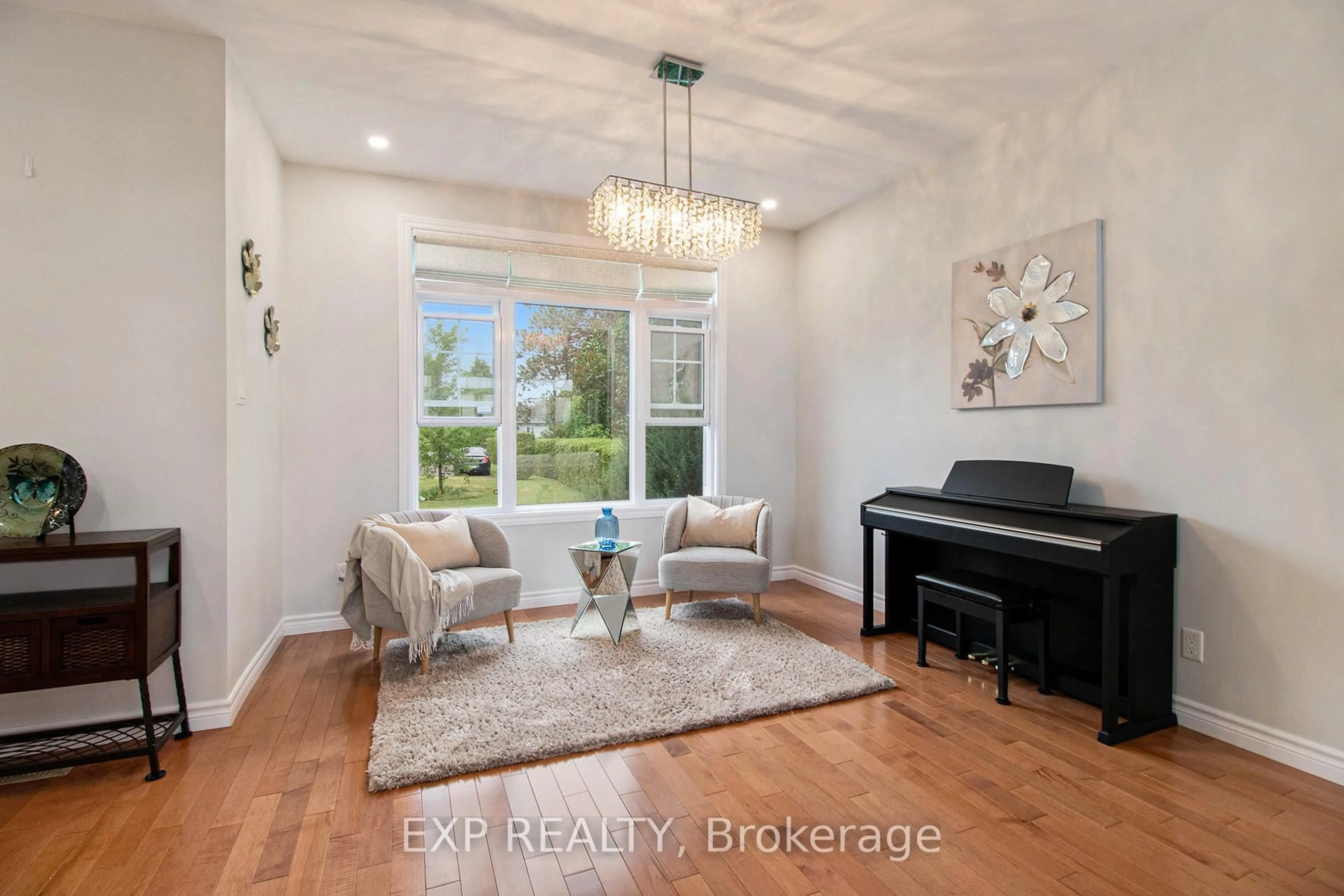 Living room with furniture, unknown for 3605 FRONT Rd, Hawkesbury Ontario K6A 2W5