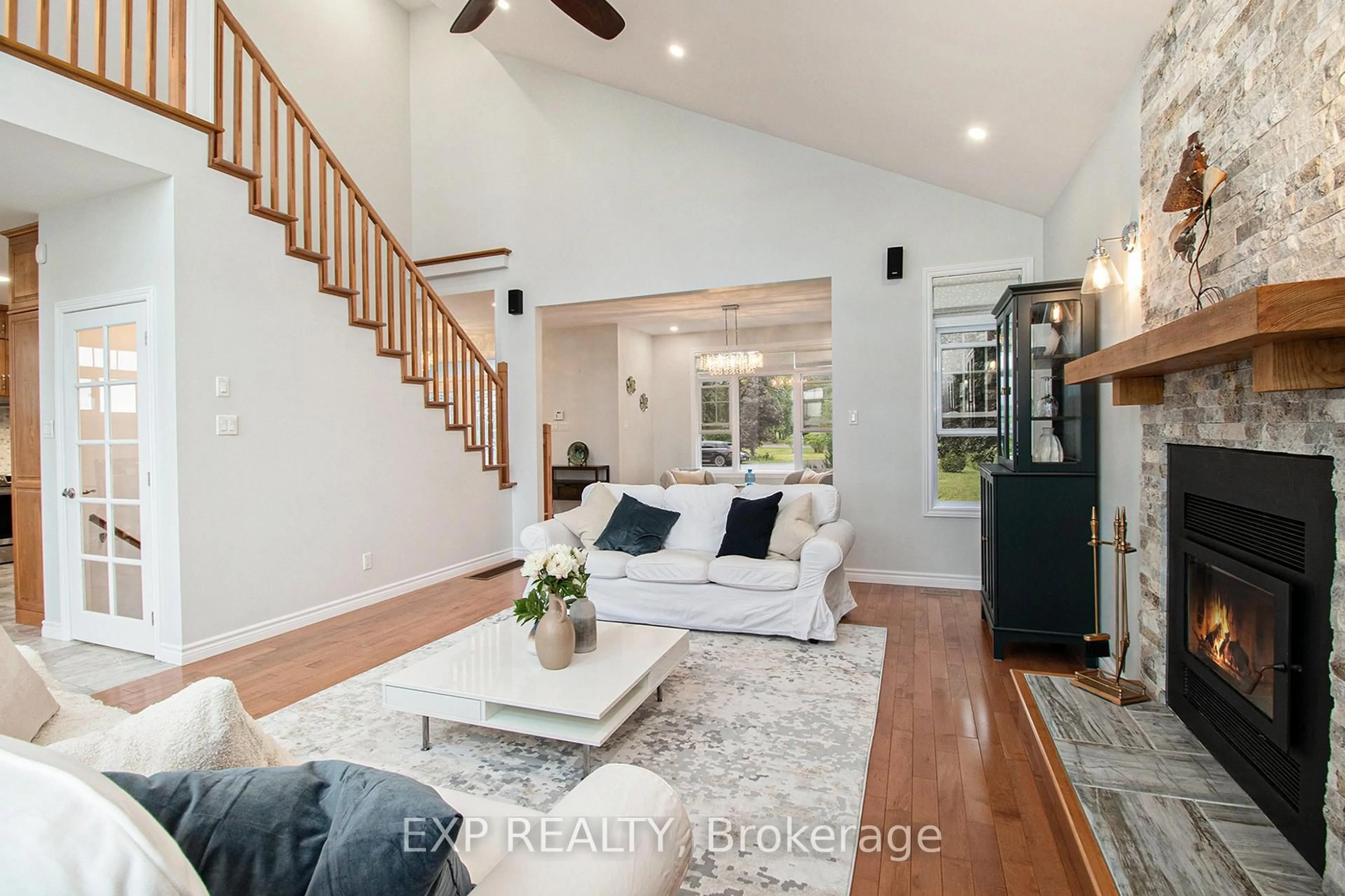 Living room with furniture, unknown for 3605 FRONT Rd, Hawkesbury Ontario K6A 2W5