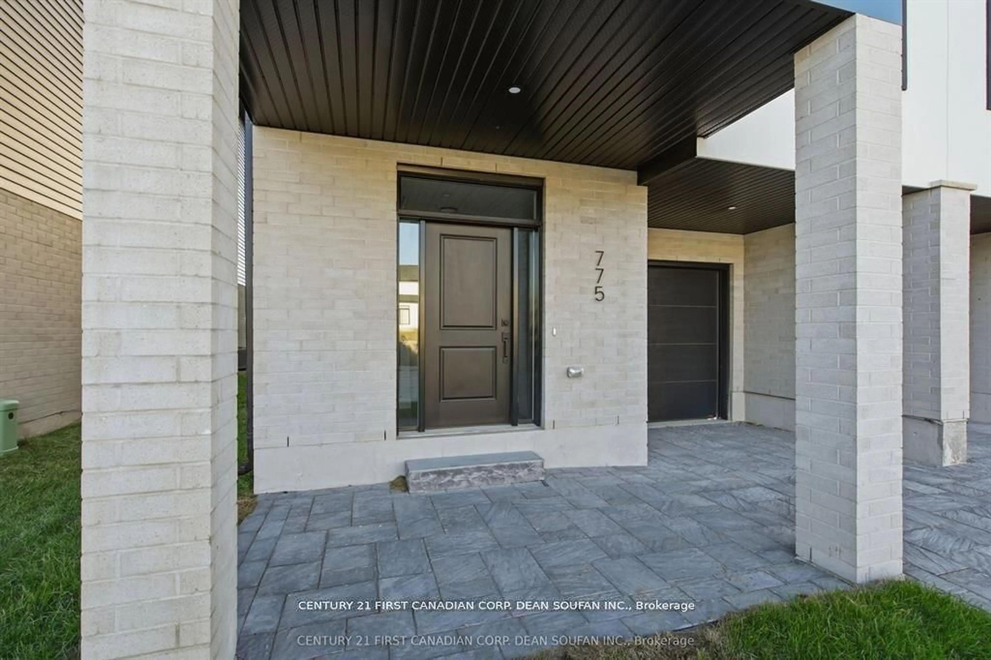 Indoor entryway for 783 BANYAN Lane, London North Ontario N6G 4A4