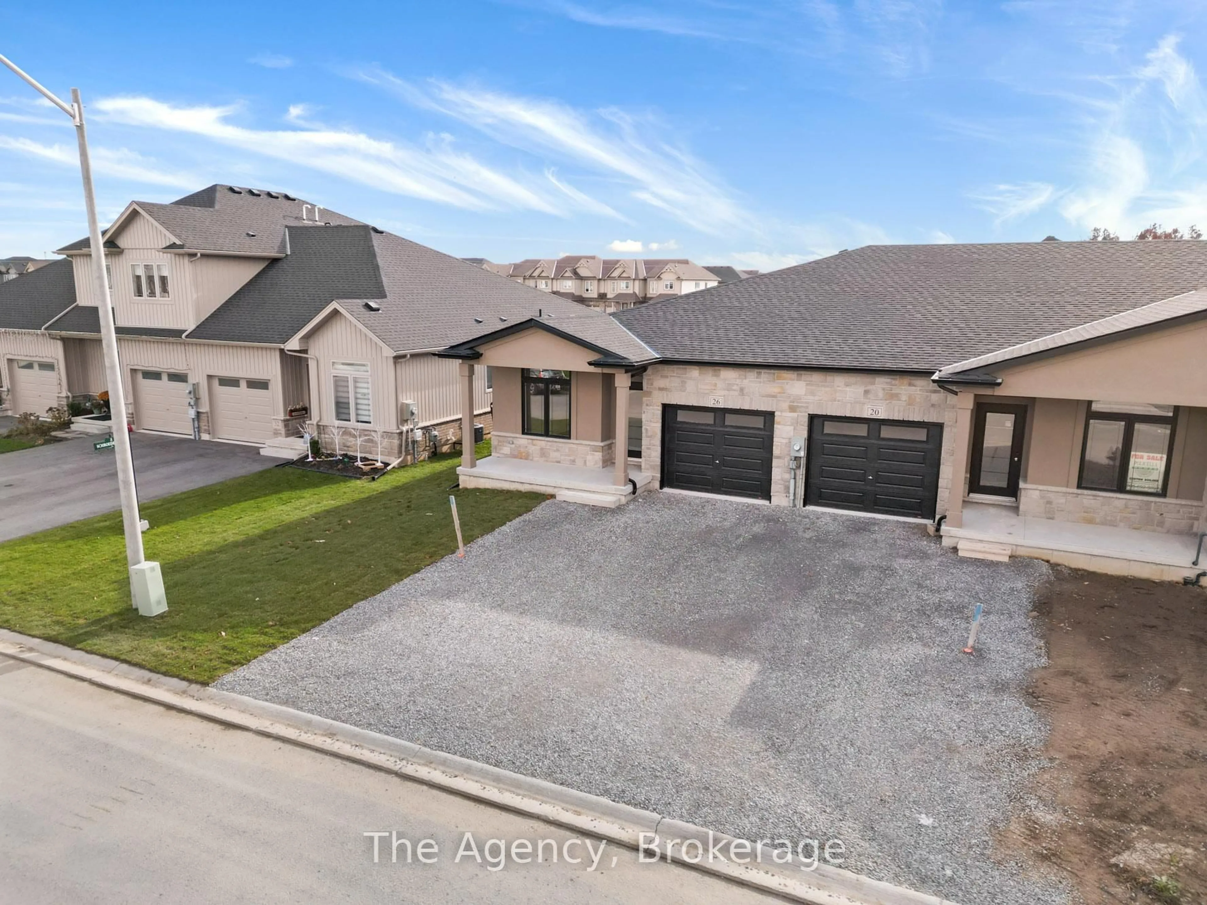 A pic from outside/outdoor area/front of a property/back of a property/a pic from drone, street for 26 AUSTIN Dr, Welland Ontario L3C 0J8