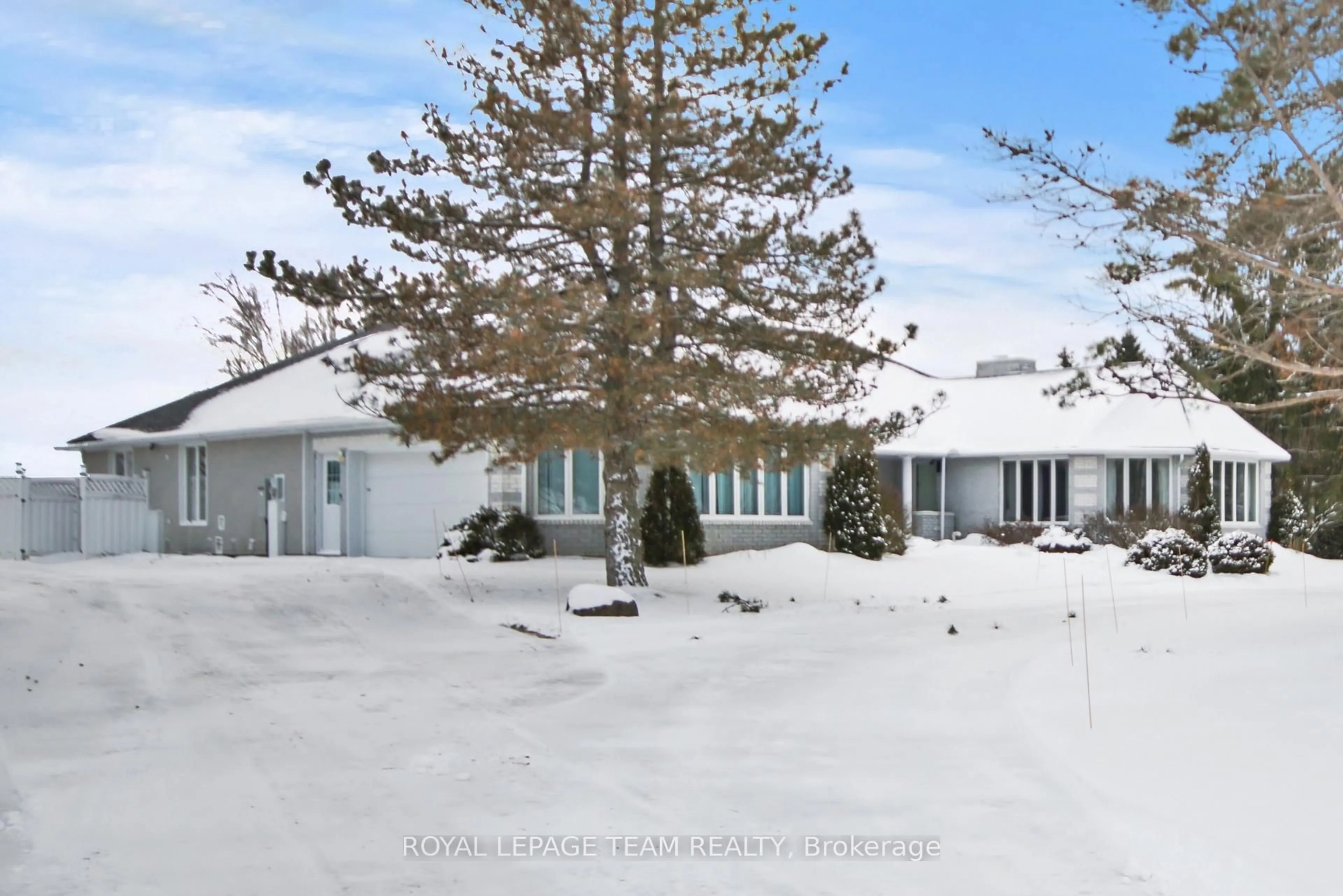 A pic from outside/outdoor area/front of a property/back of a property/a pic from drone, street for 461 Campbells Side Rd, Ashton Ontario K0A 1B0