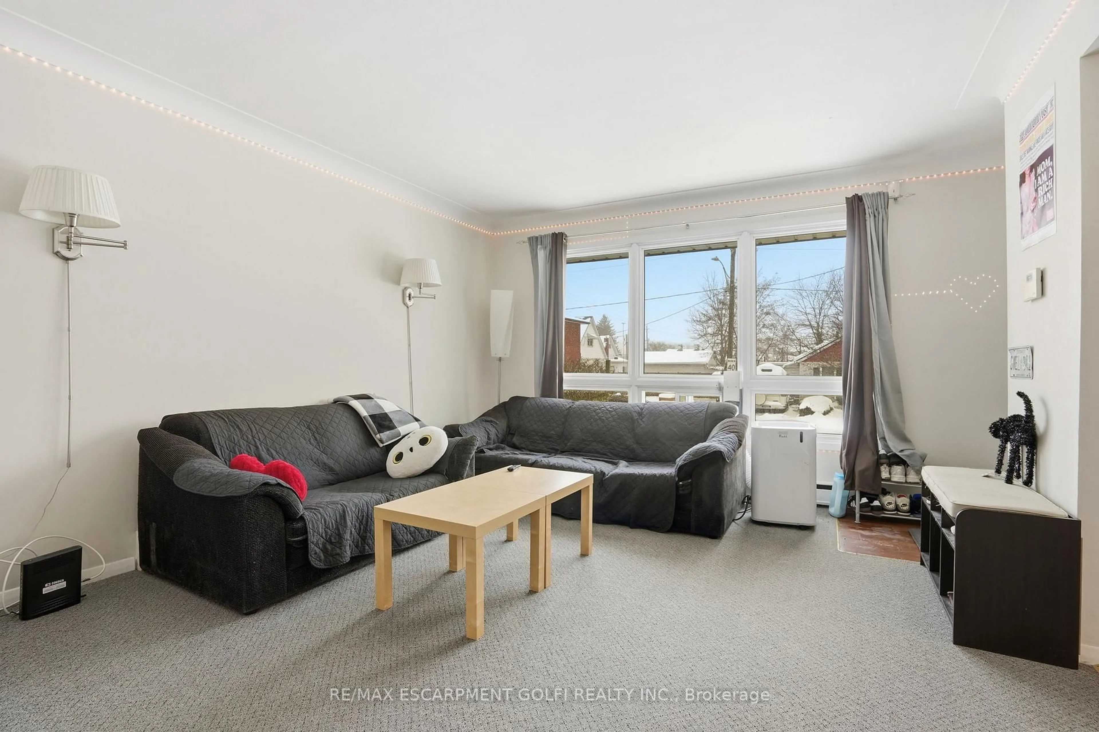 Living room with furniture, unknown for 2 Vera St, St. Catharines Ontario L2S 1C4