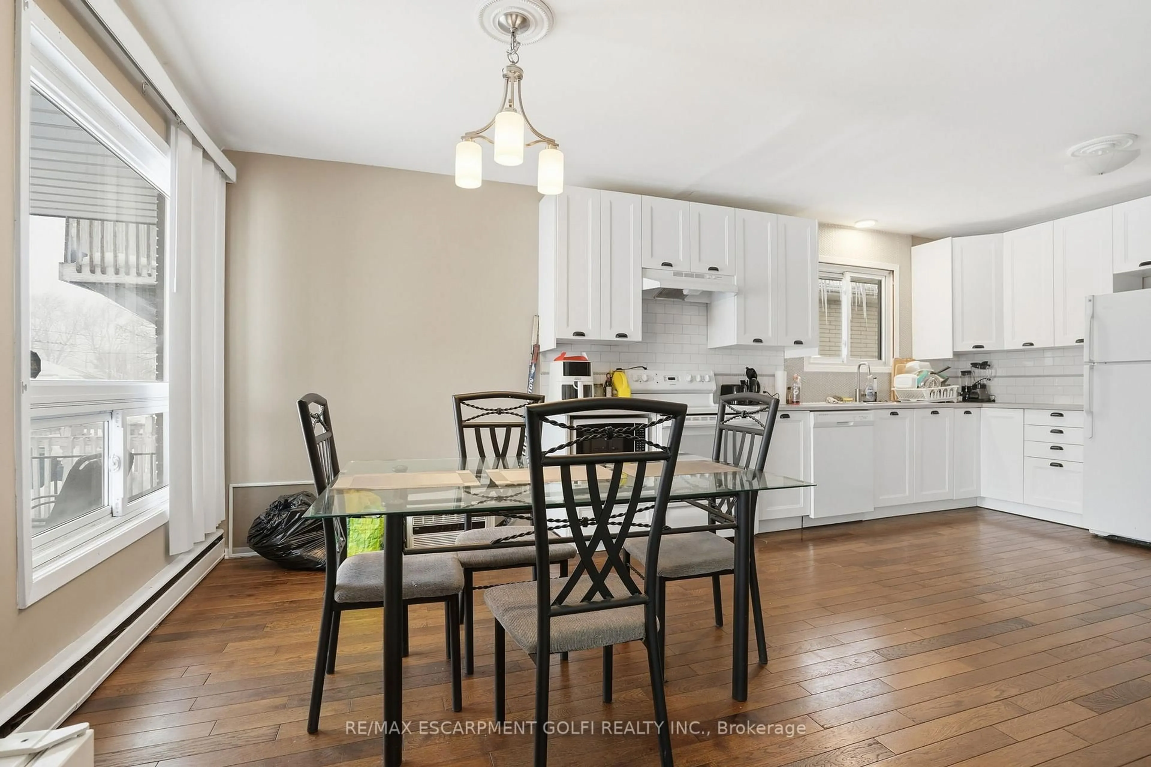 Open concept kitchen, wood/laminate floor for 2 Vera St, St. Catharines Ontario L2S 1C4