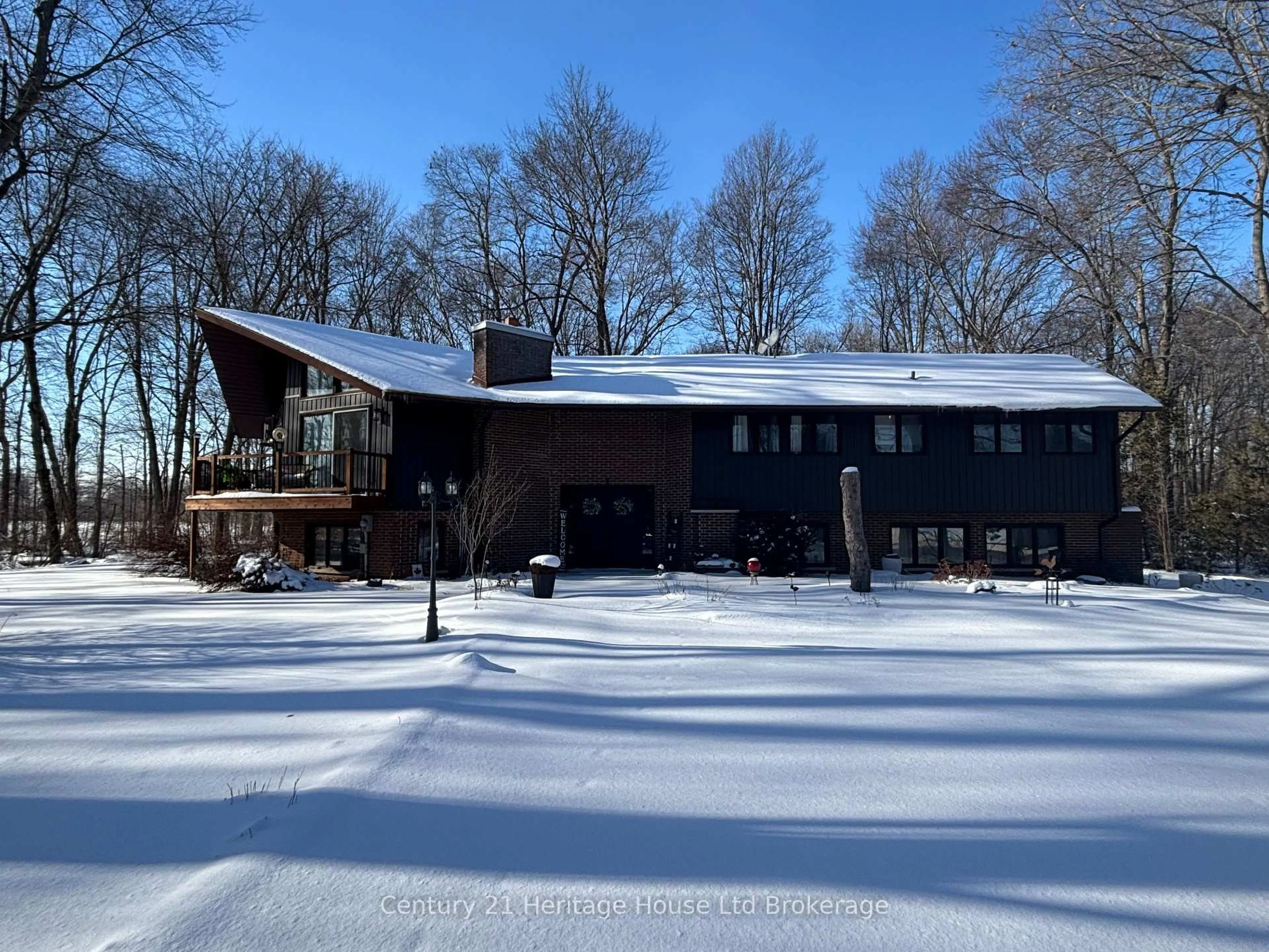 A pic from outside/outdoor area/front of a property/back of a property/a pic from drone, unknown for 841 2nd Concession Rd, Norfolk Ontario N4G 4G7