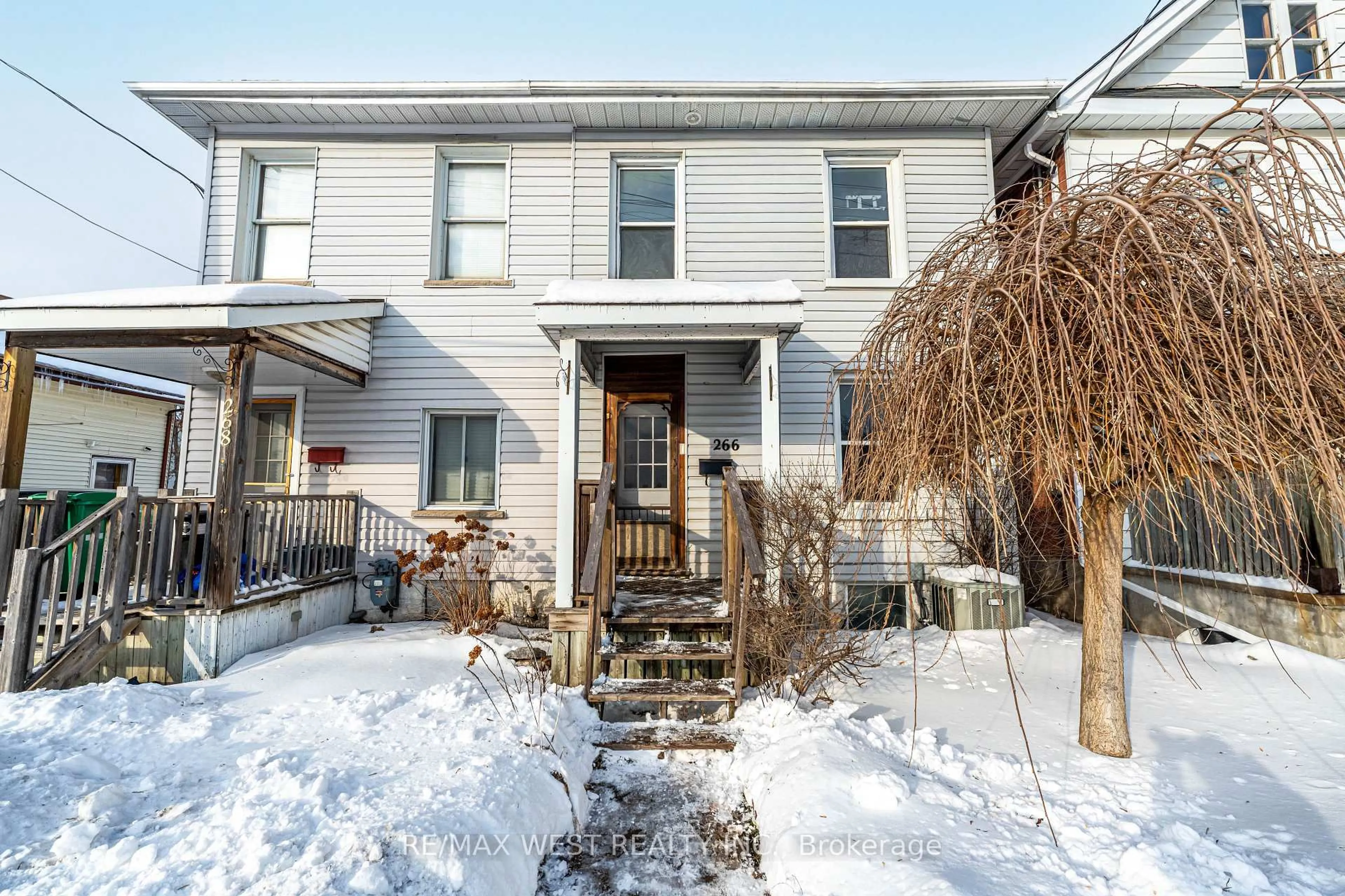 Unknown for 266 Wolfe St, Peterborough Ontario K9J 2L3