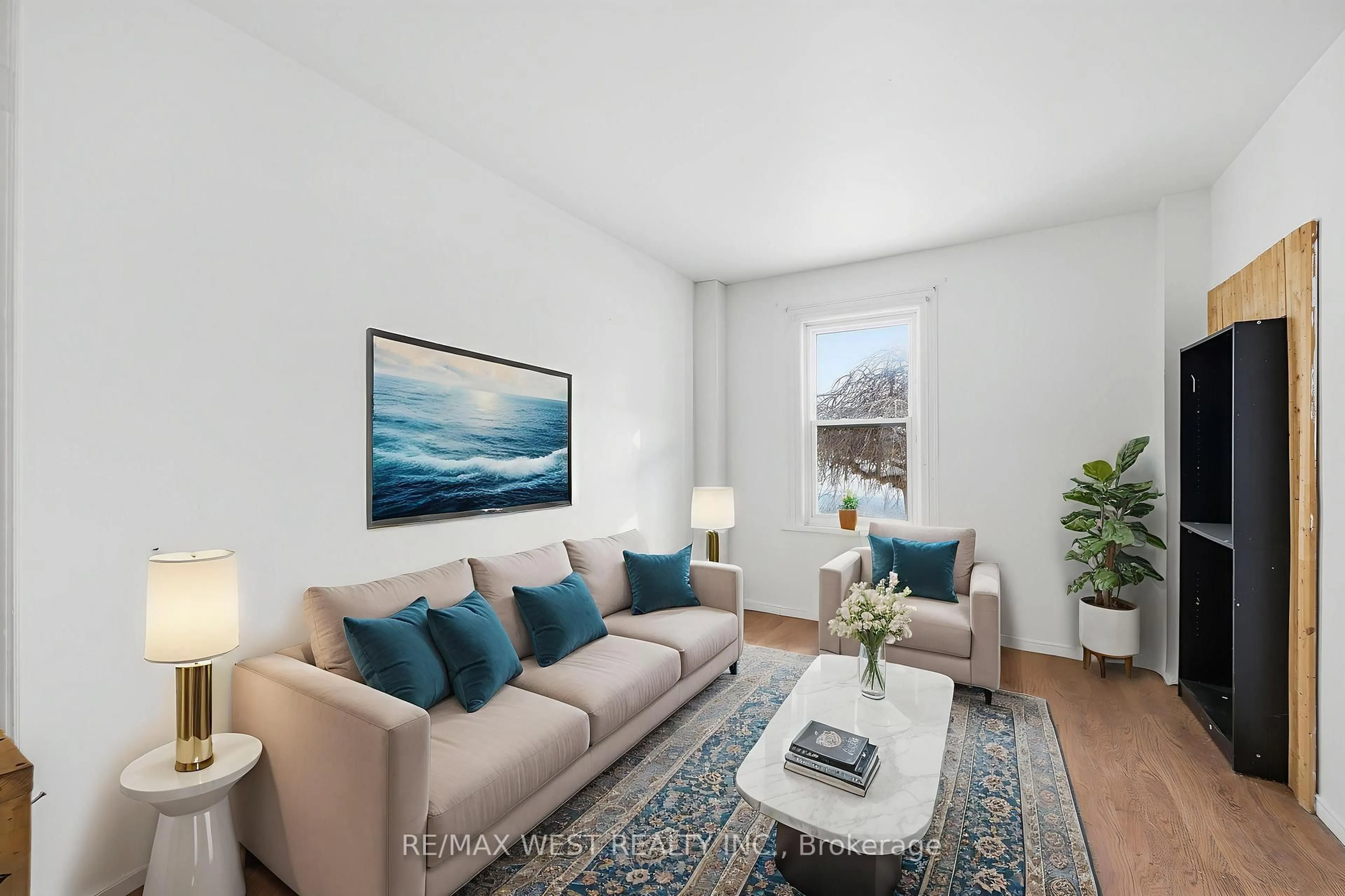 Living room with furniture, unknown for 266 Wolfe St, Peterborough Ontario K9J 2L3