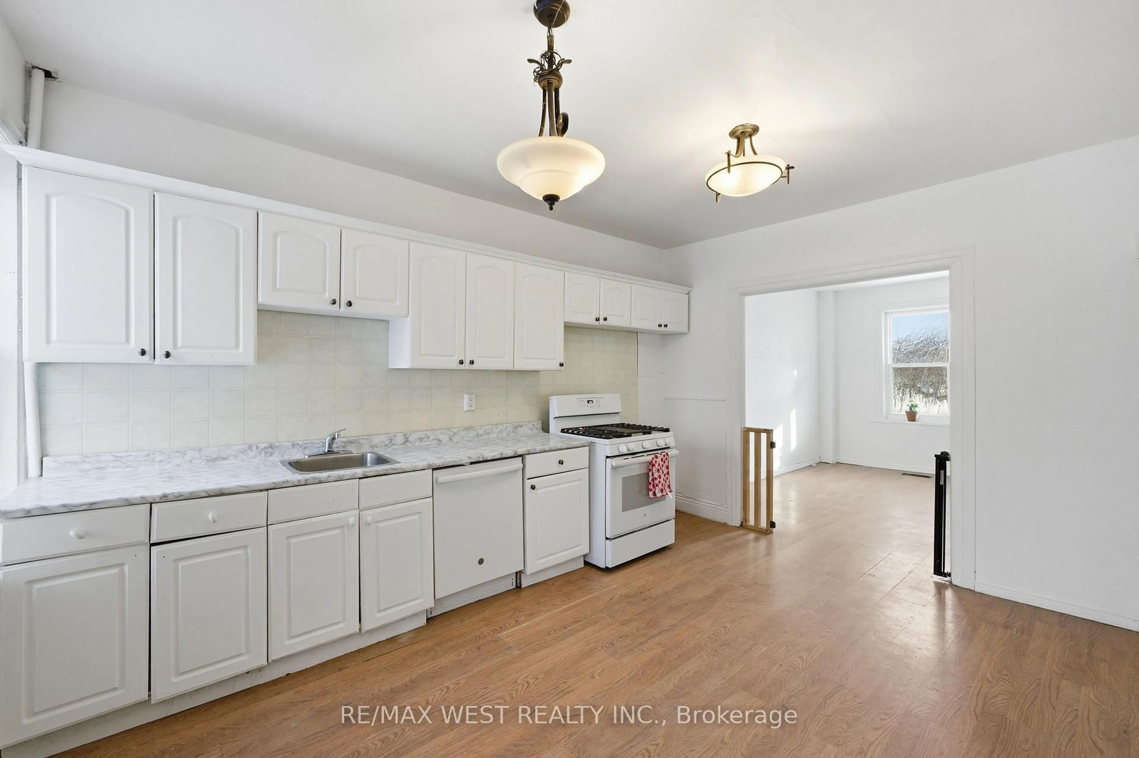 Standard kitchen, unknown for 266 Wolfe St, Peterborough Ontario K9J 2L3