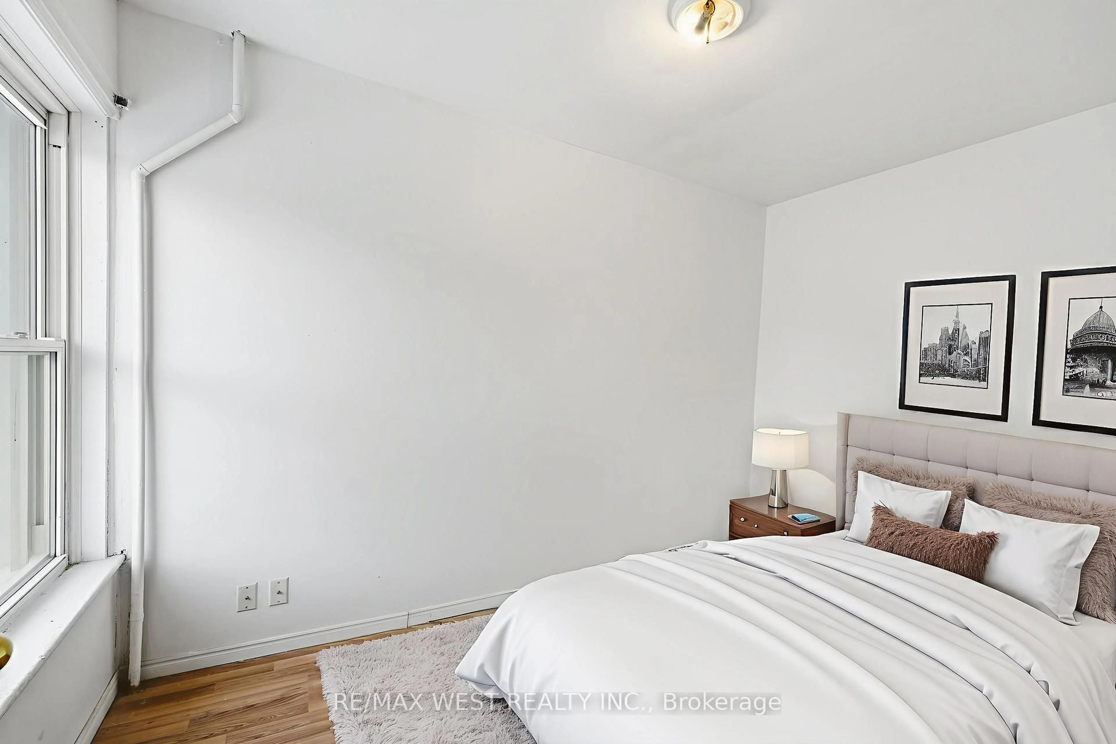 A pic of a room for 266 Wolfe St, Peterborough Ontario K9J 2L3