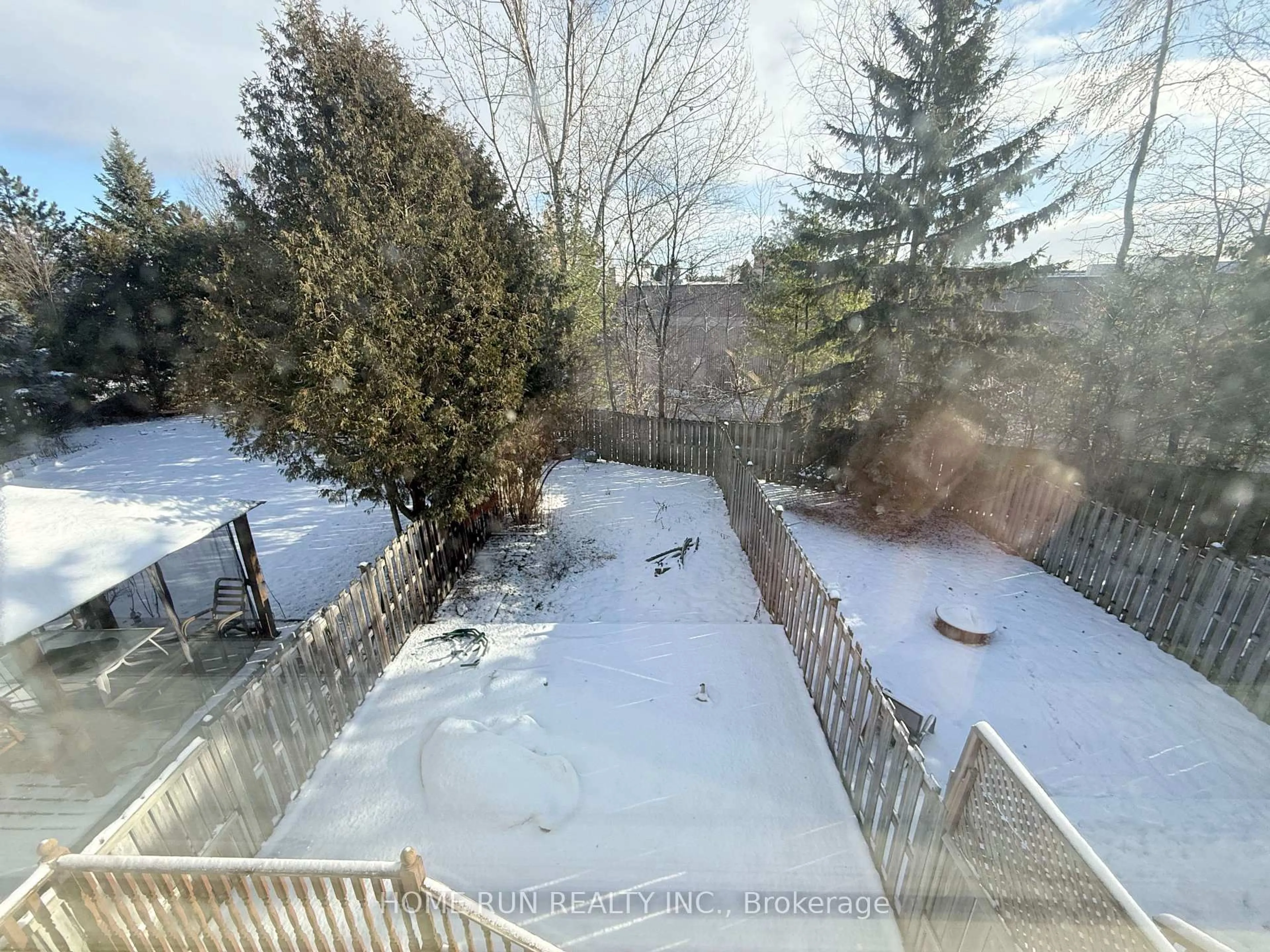 A pic from outside/outdoor area/front of a property/back of a property/a pic from drone, water/lake/river/ocean view for 95 Hemlo Cres, Ottawa Ontario K2T 1E1