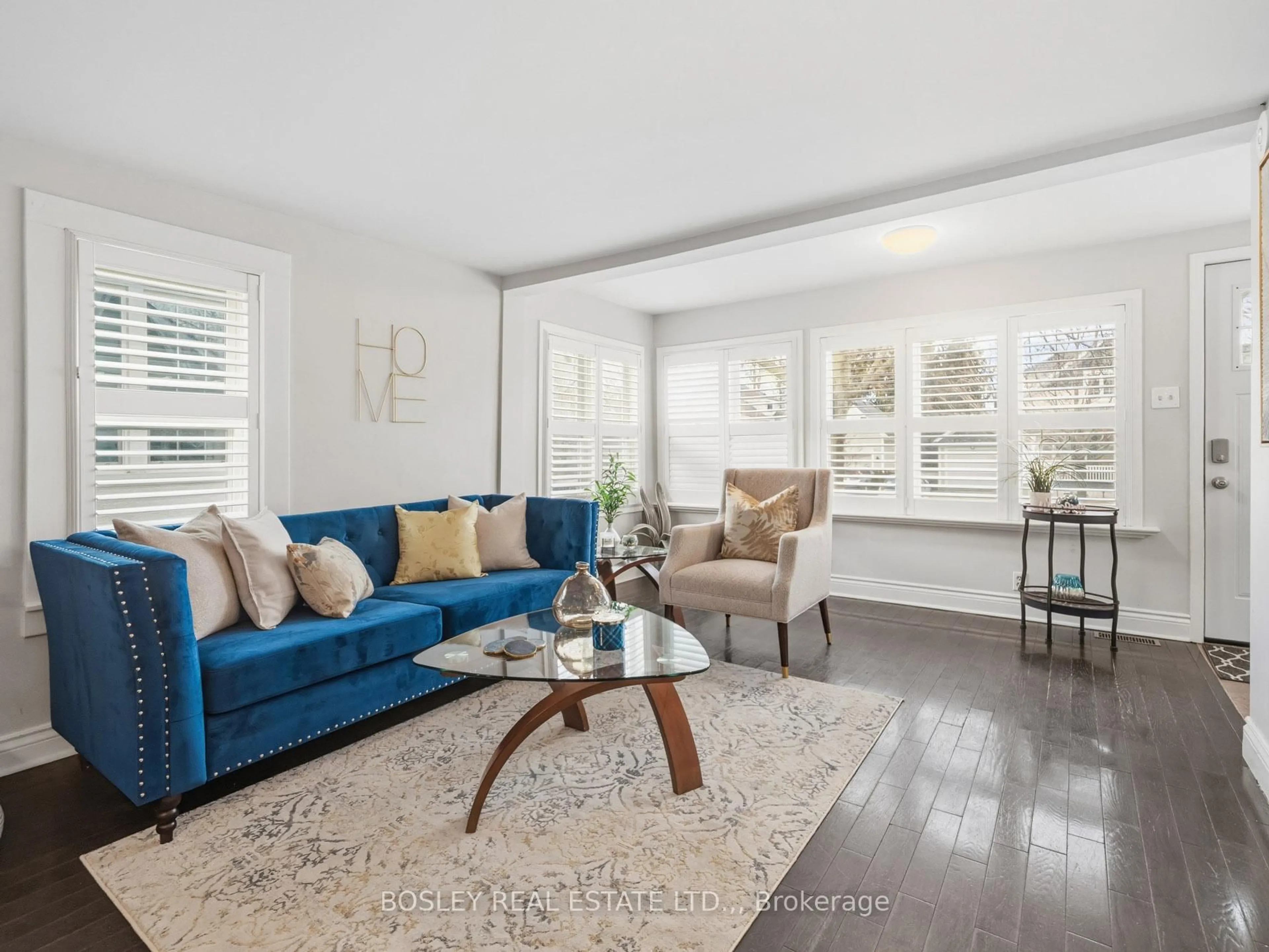 Living room with furniture, unknown for 18 Michigan Ave, St. Catharines Ontario L2N 4G8