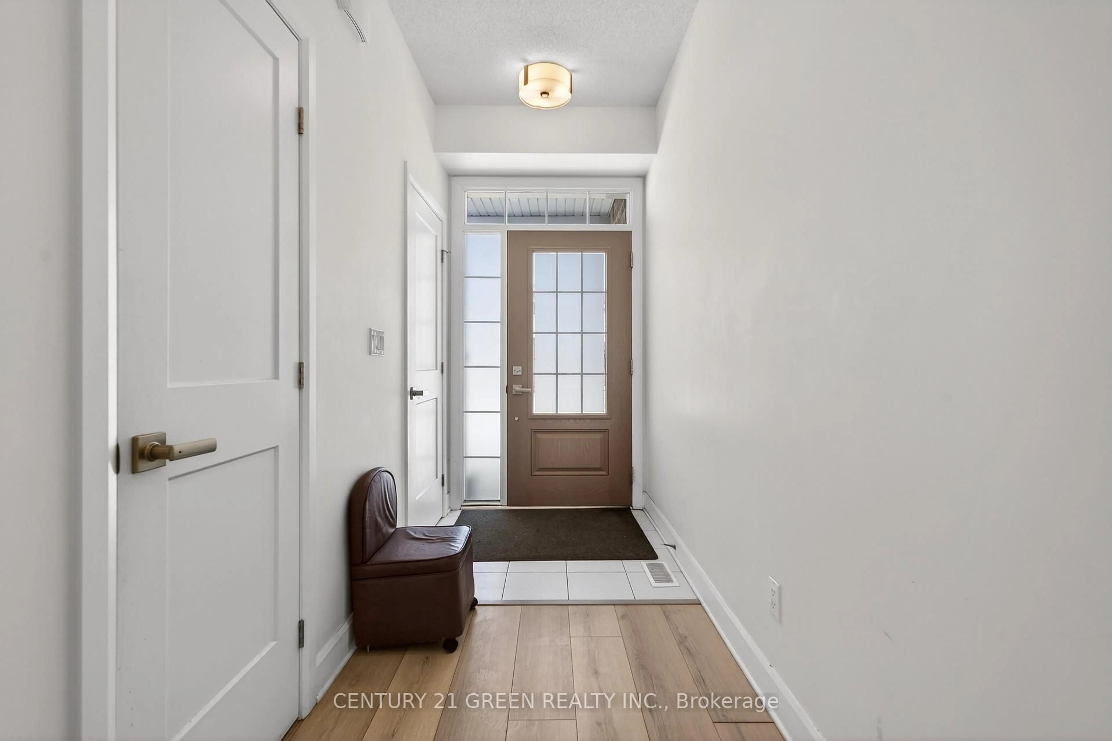 Indoor entryway for 353 Buckthorn Dr, Kingston Ontario K7P 0S1