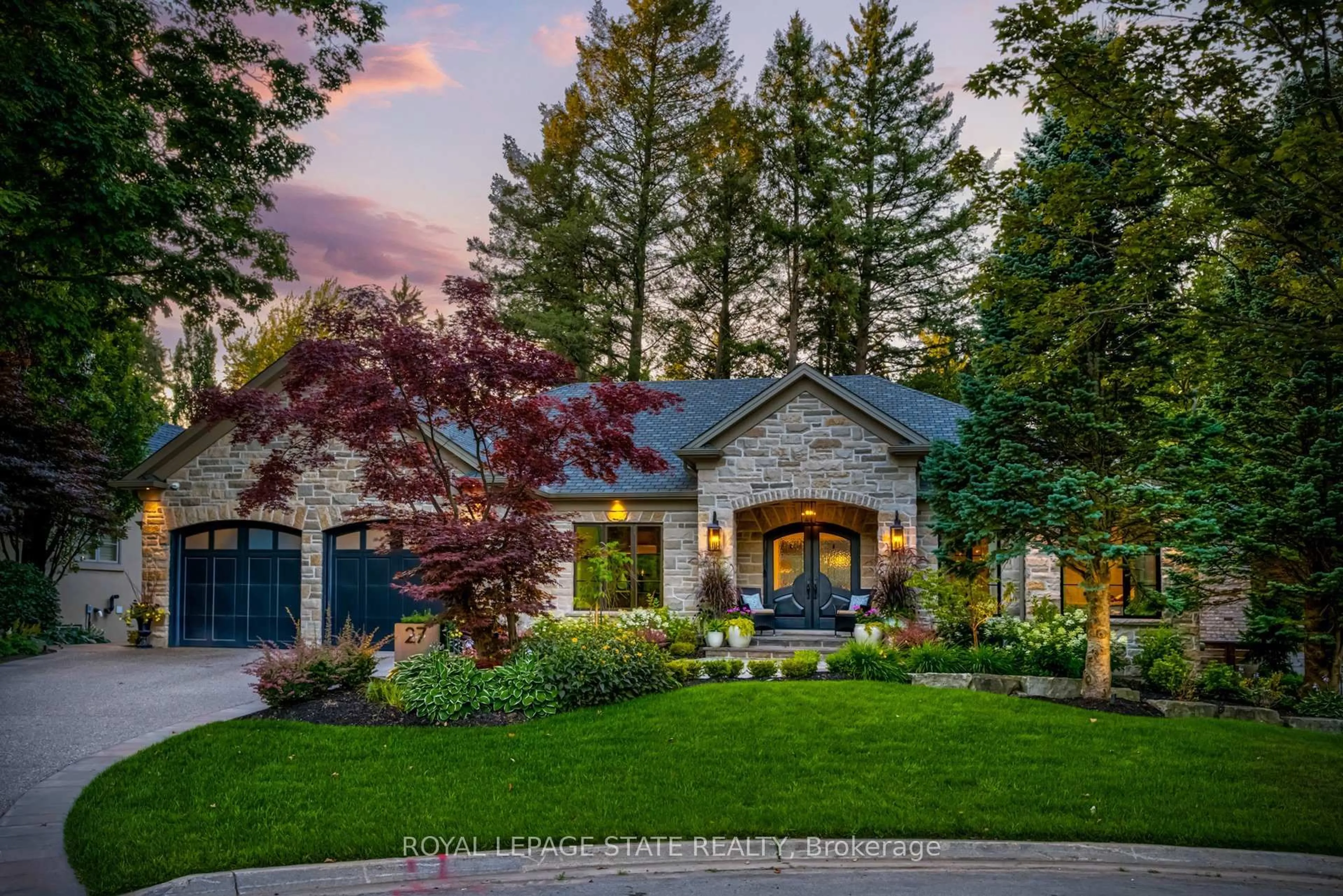 Home with brick exterior material, unknown for 27 Harrington Pl, Hamilton Ontario L9G 4Z2