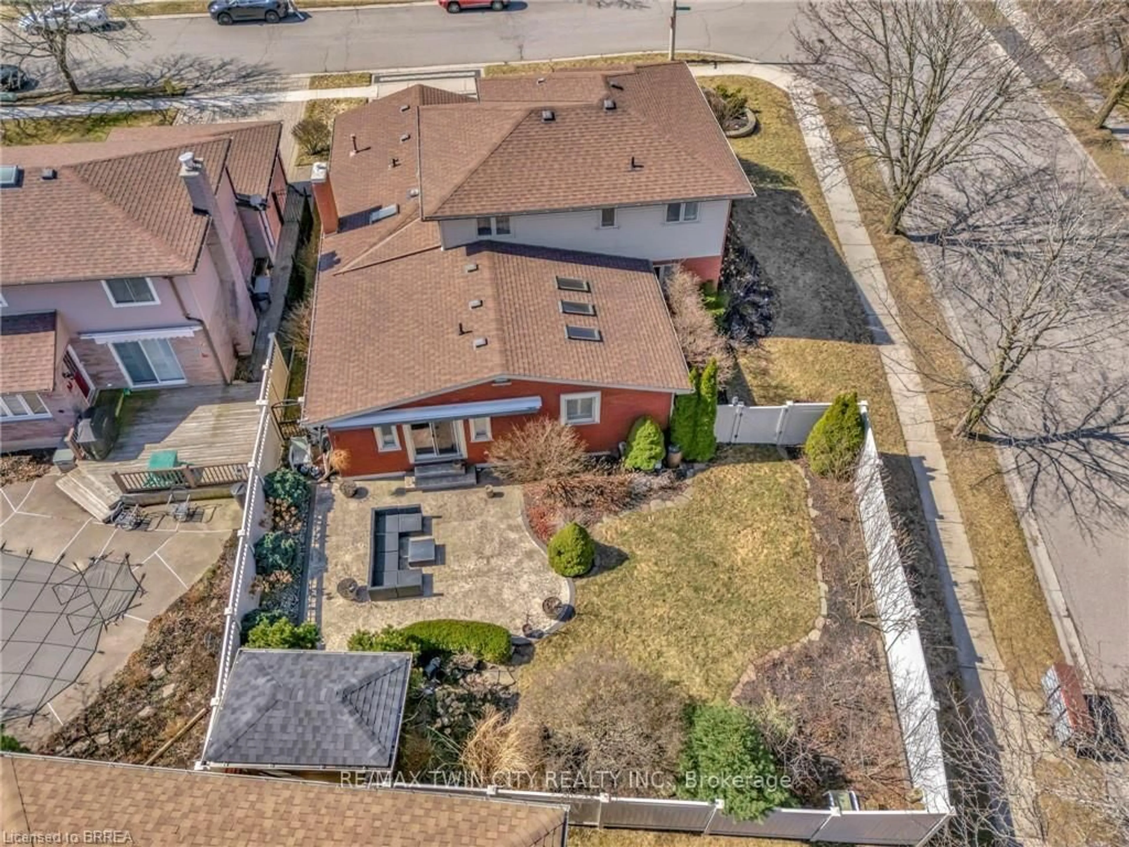 A pic from outside/outdoor area/front of a property/back of a property/a pic from drone, street for 1 Bowen Lane, Brantford Ontario N3T 6G3