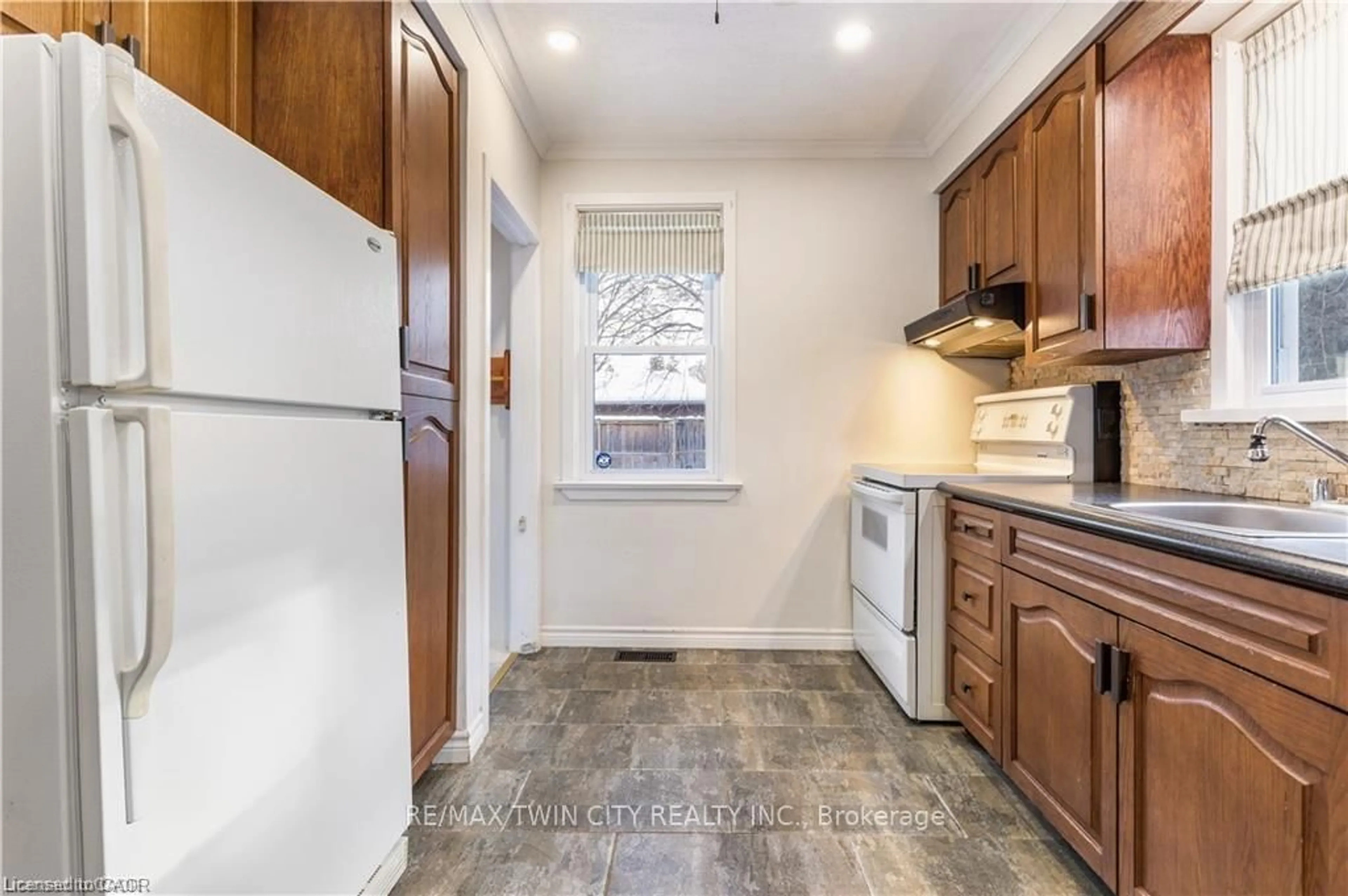 Standard kitchen, ceramic/tile floor for 69 Lowrey Ave, Cambridge Ontario N1R 5A4