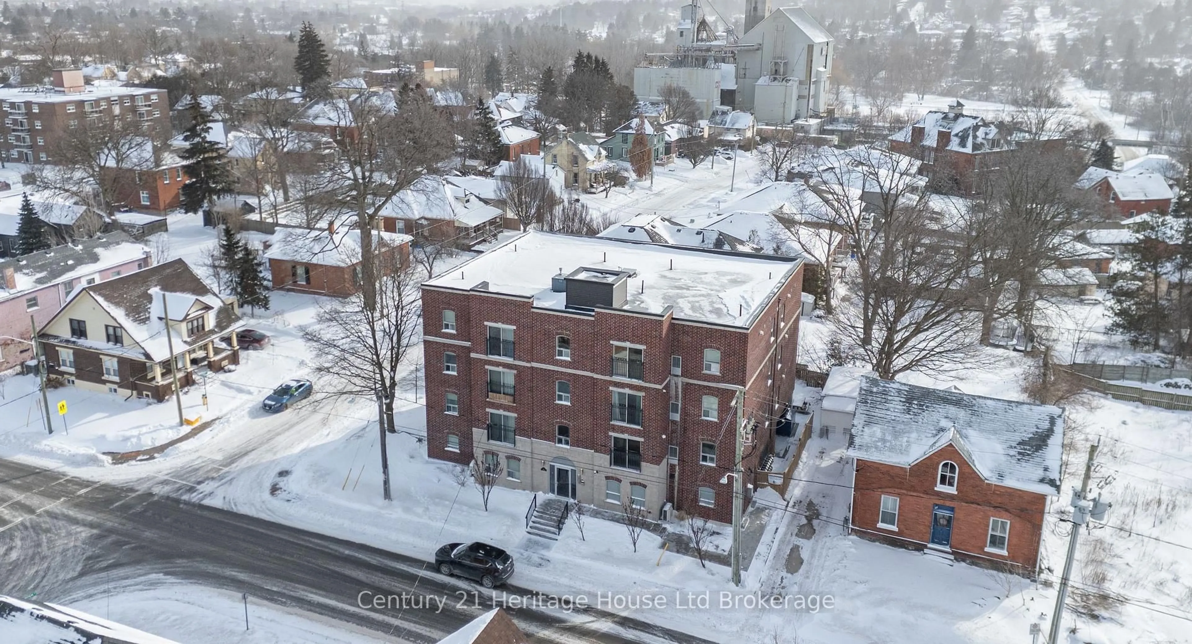 A pic from outside/outdoor area/front of a property/back of a property/a pic from drone, unknown for 34 Brock St #303, Woodstock Ontario N4S 3B5