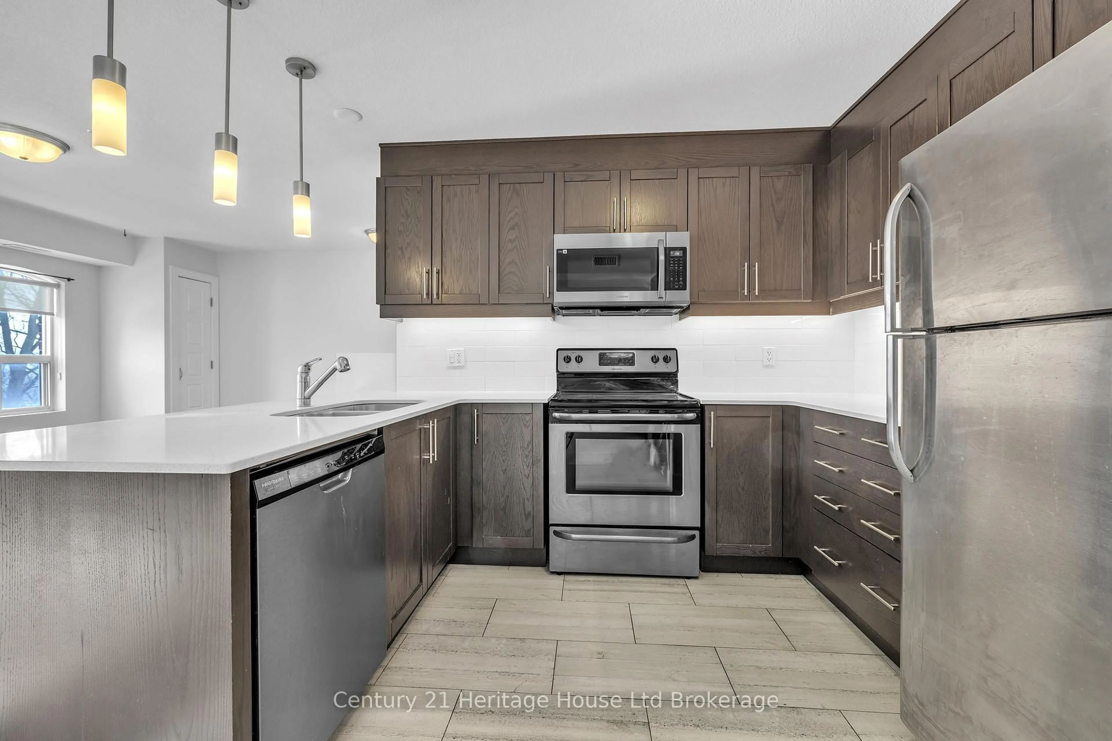 Standard kitchen, ceramic/tile floor for 34 Brock St #303, Woodstock Ontario N4S 3B5