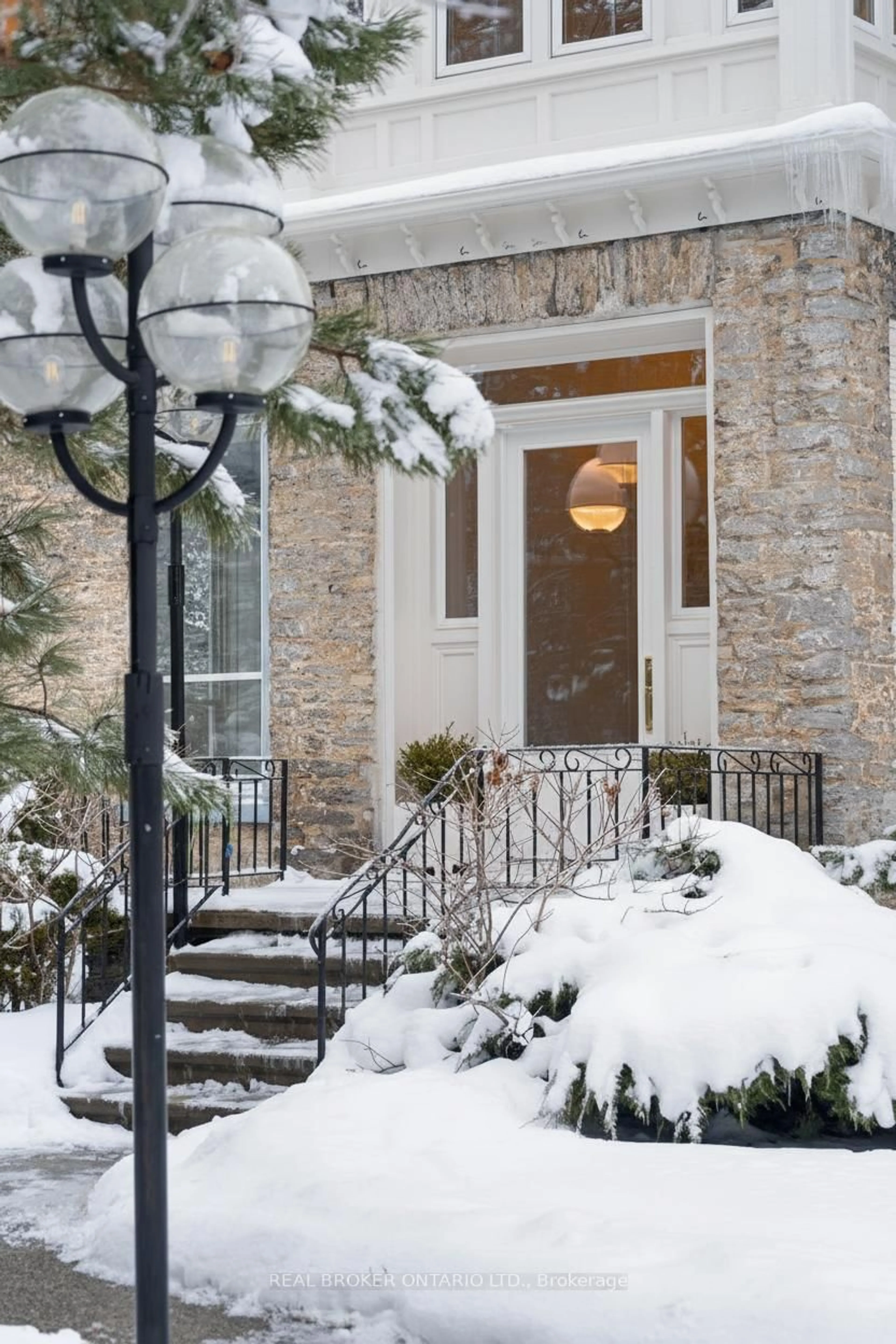 Indoor entryway for 346 Picton Main St, Prince Edward County Ontario K0K 2T0