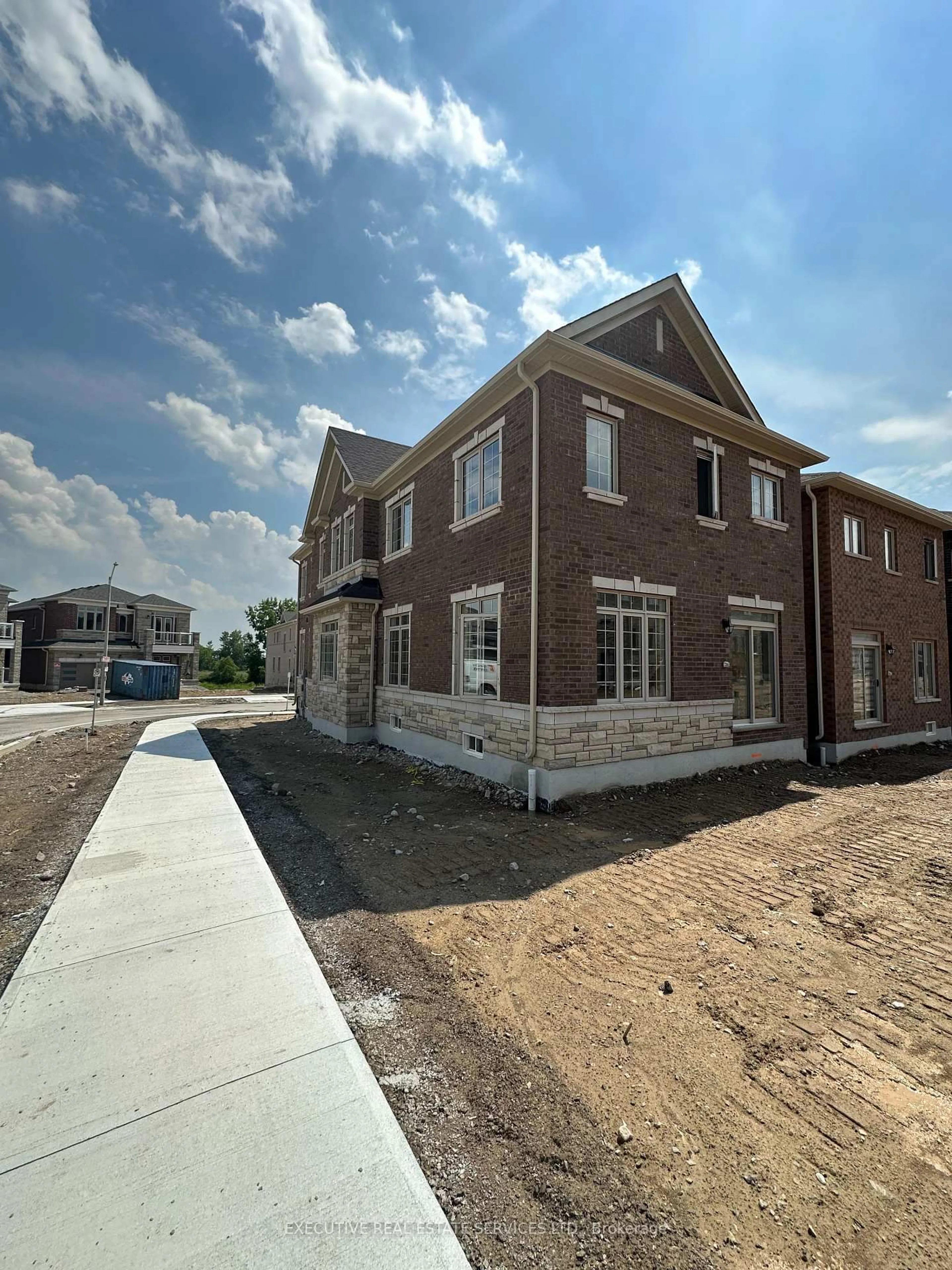 Home with brick exterior material, building for 67 Bloomfield Cres, Cambridge Ontario N1R 5S2