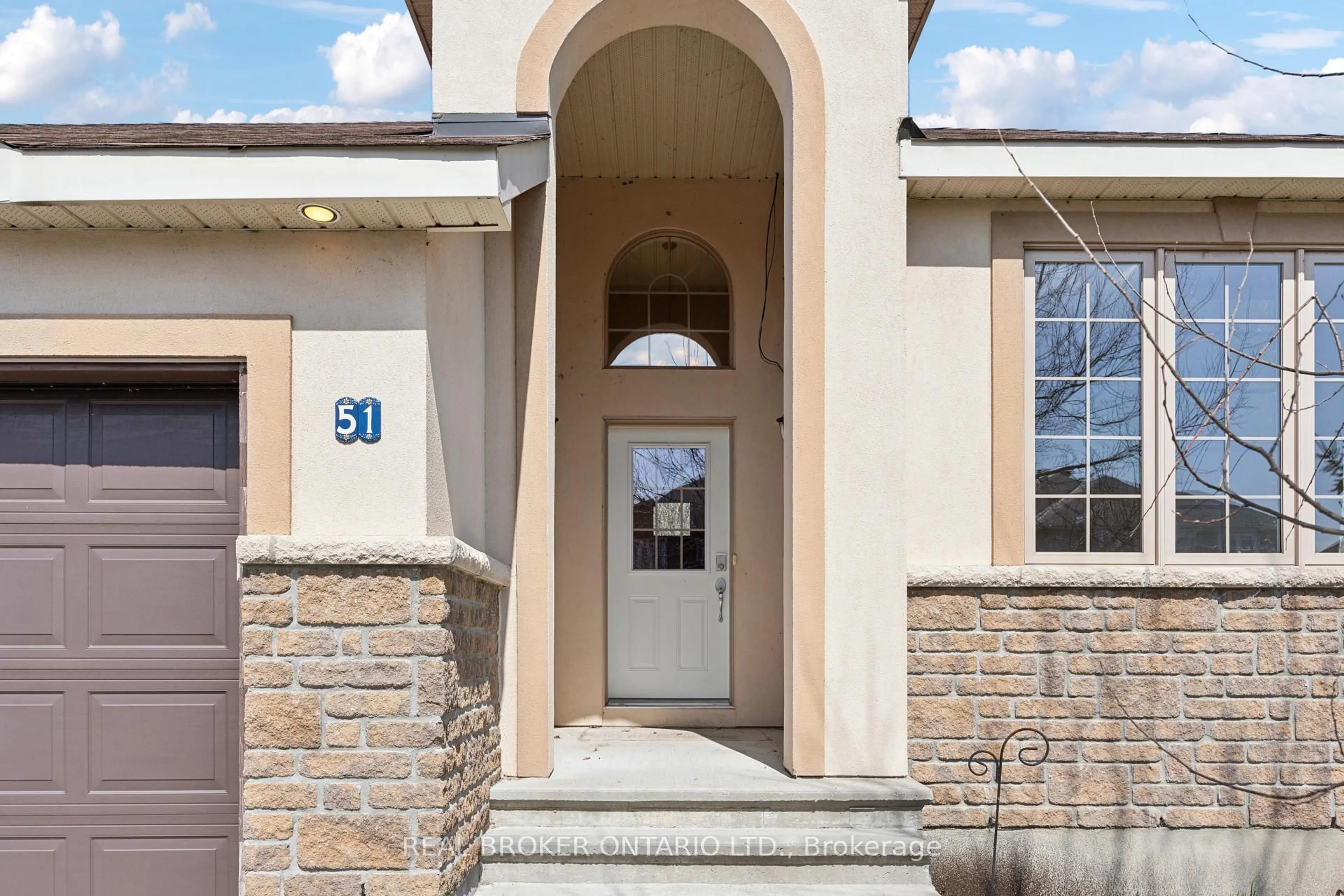 Indoor entryway for 51 Waterside Dr, Carleton Place Ontario K7C 0B1