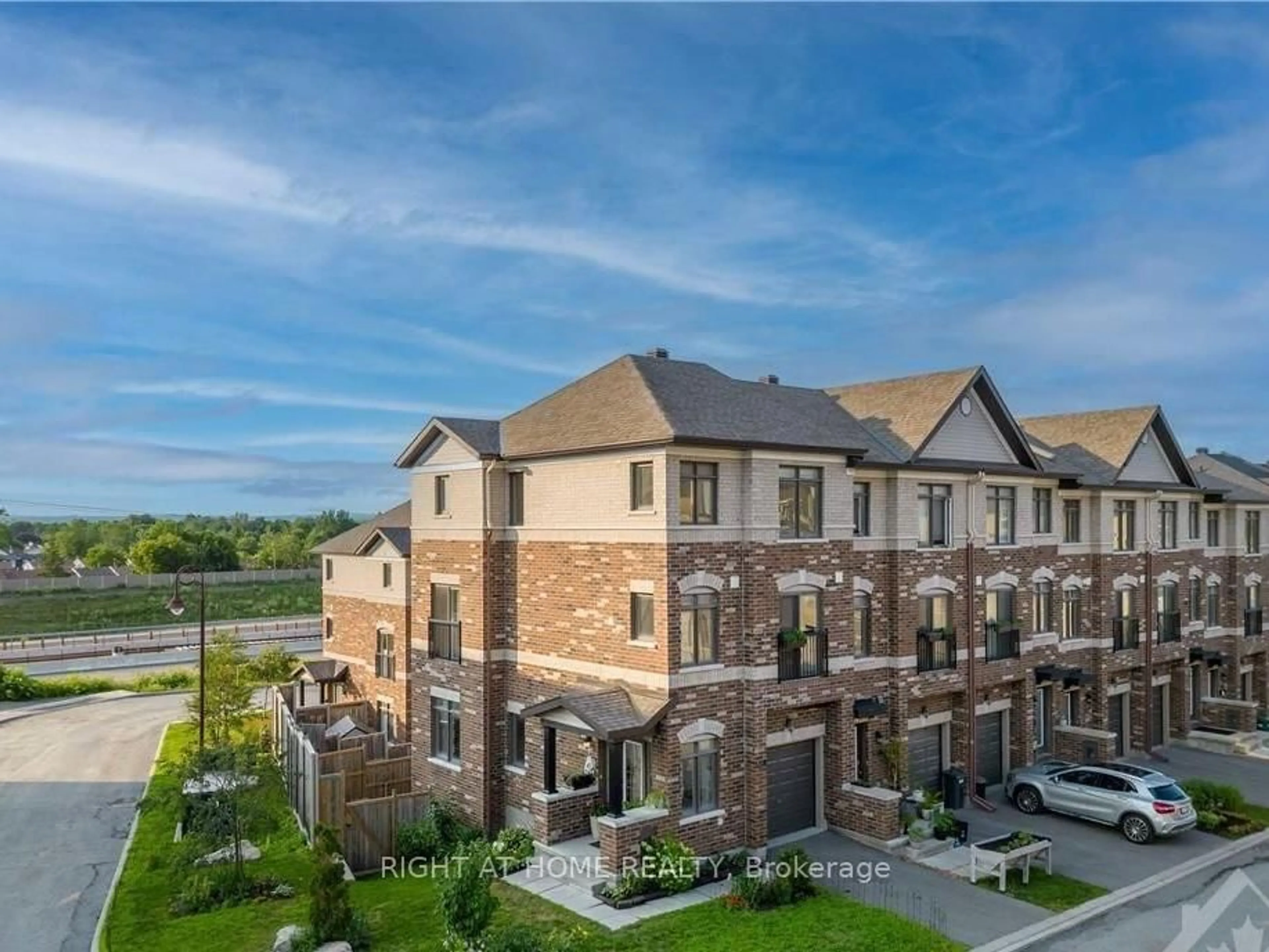 A pic from outside/outdoor area/front of a property/back of a property/a pic from drone, unknown for 558 Recolte Private, Ottawa Ontario K1E 0B4