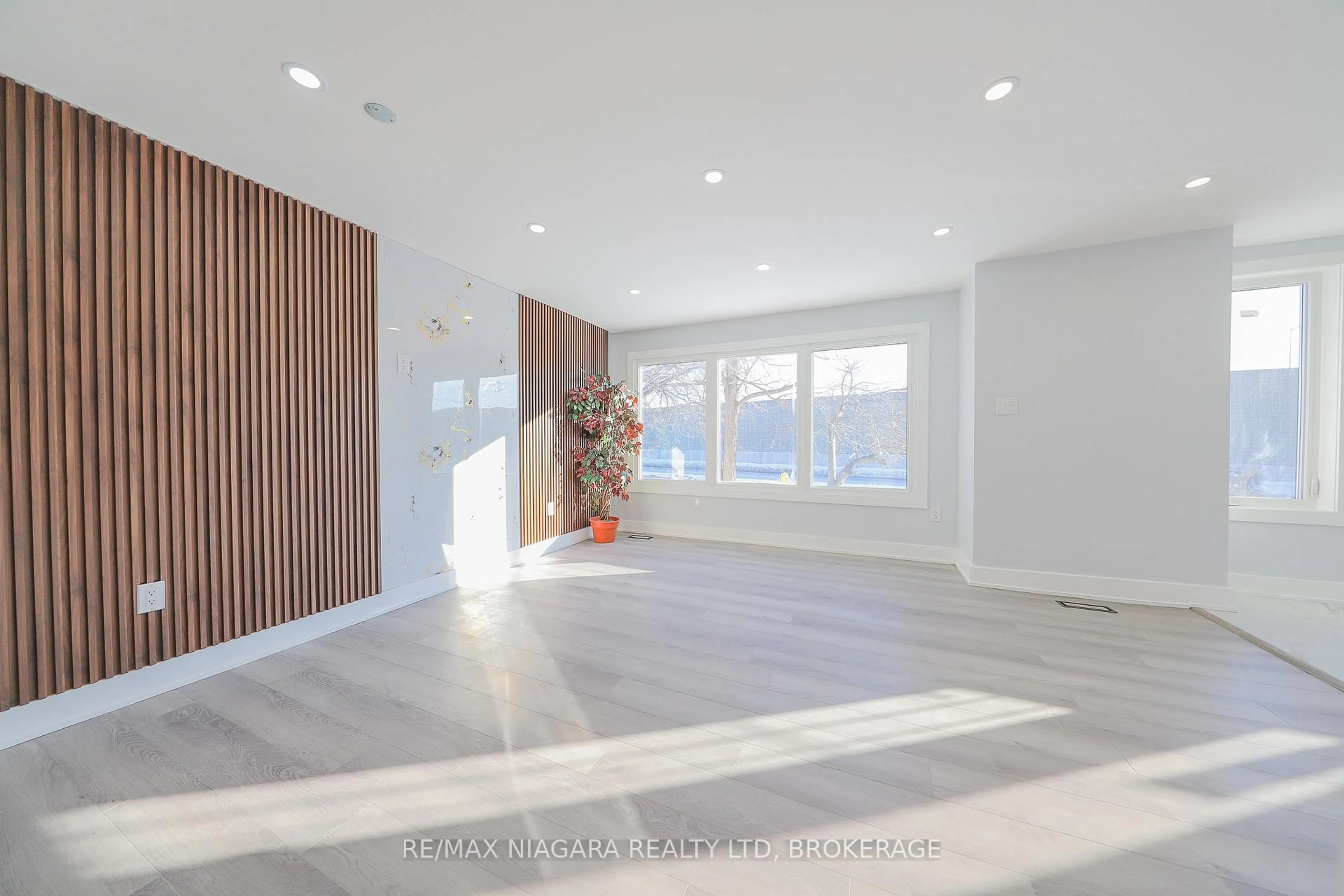 Unknown for 5 Meadowvale Dr, St. Catharines Ontario L2N 3Z6