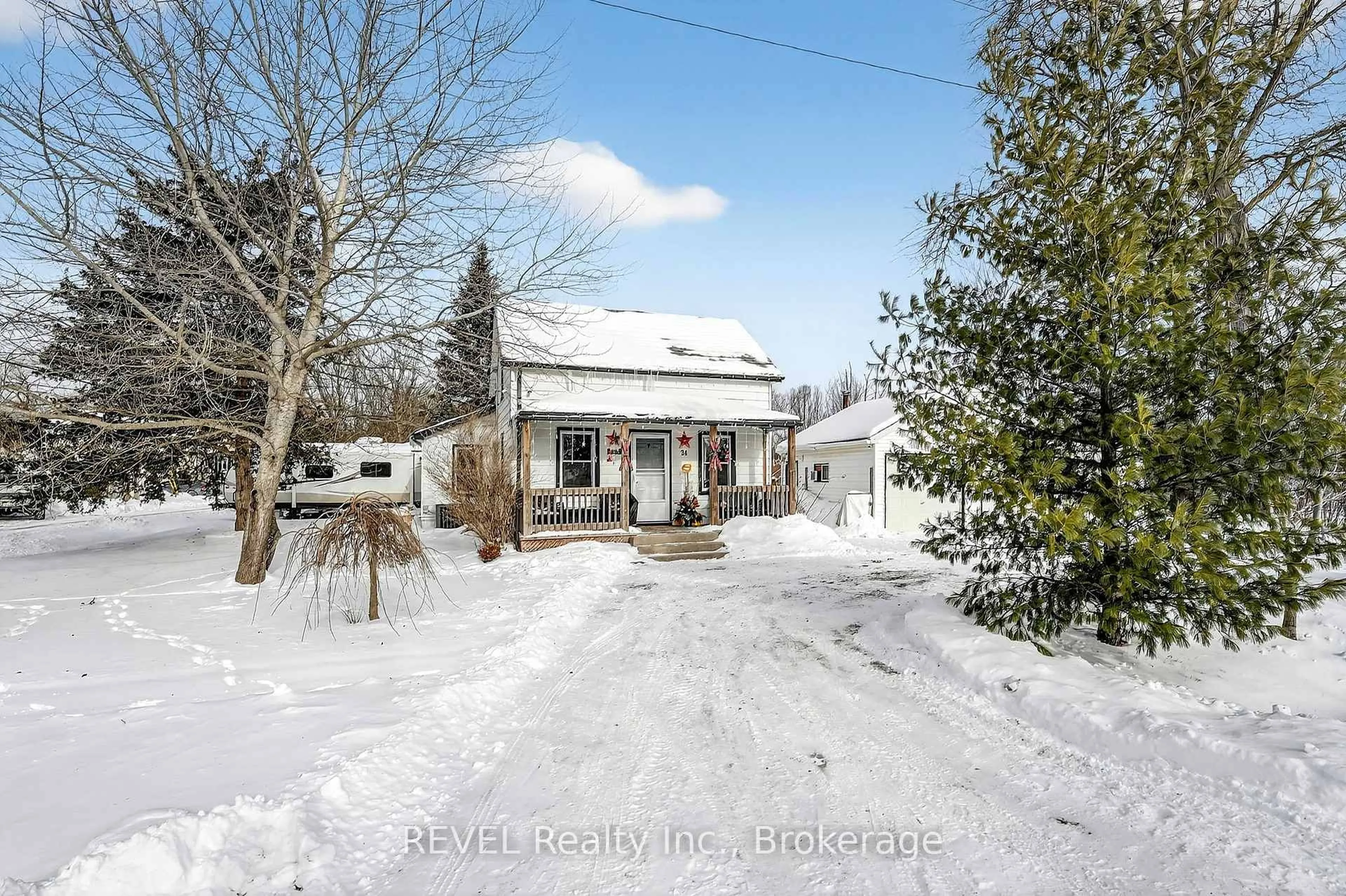 A pic from outside/outdoor area/front of a property/back of a property/a pic from drone, street for 24 Margaret St, Thorold Ontario L0S 1K0
