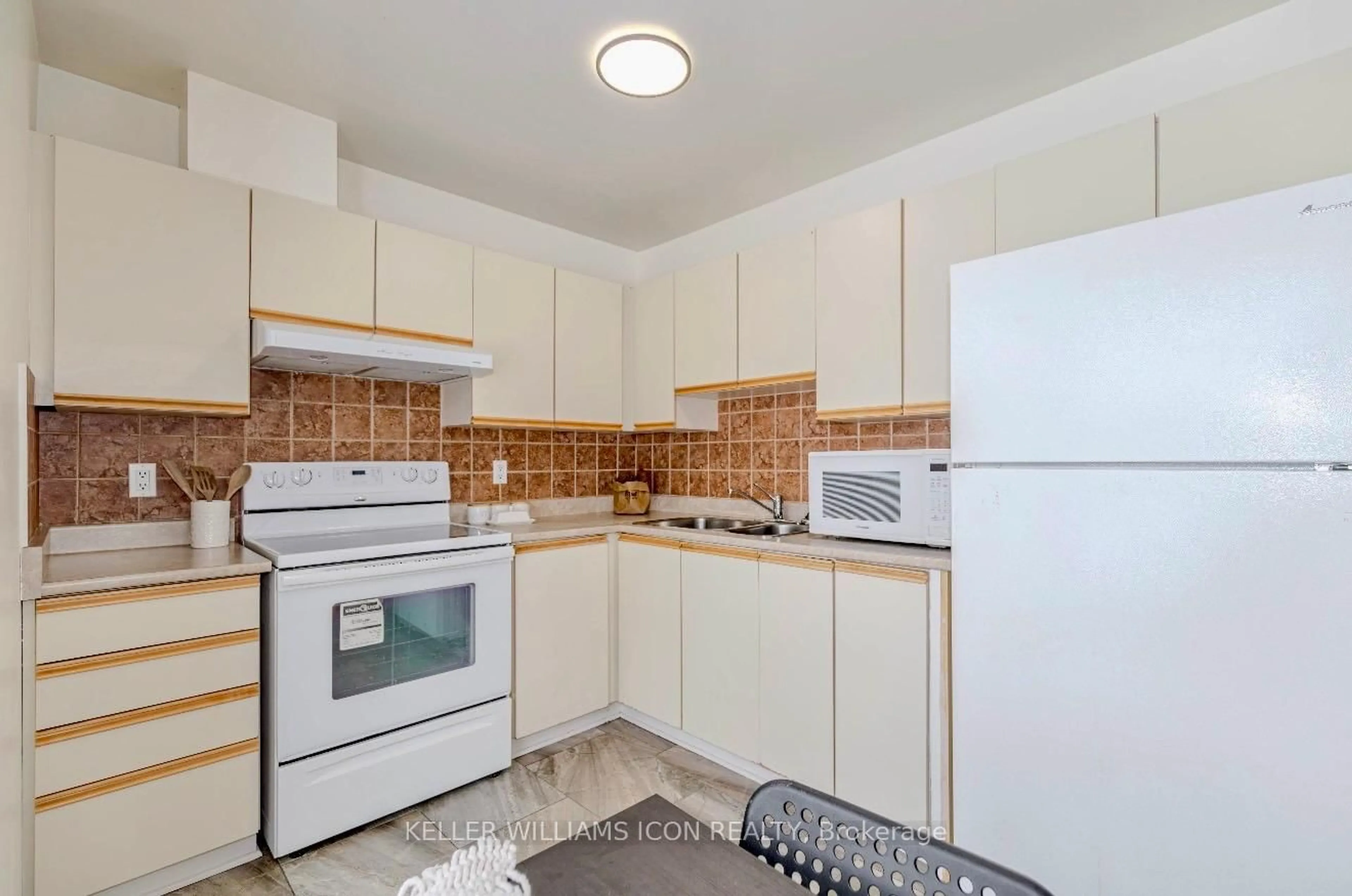 Standard kitchen, unknown for 104 Mcdermot Crt #8, Kanata Ontario K2L 3V2