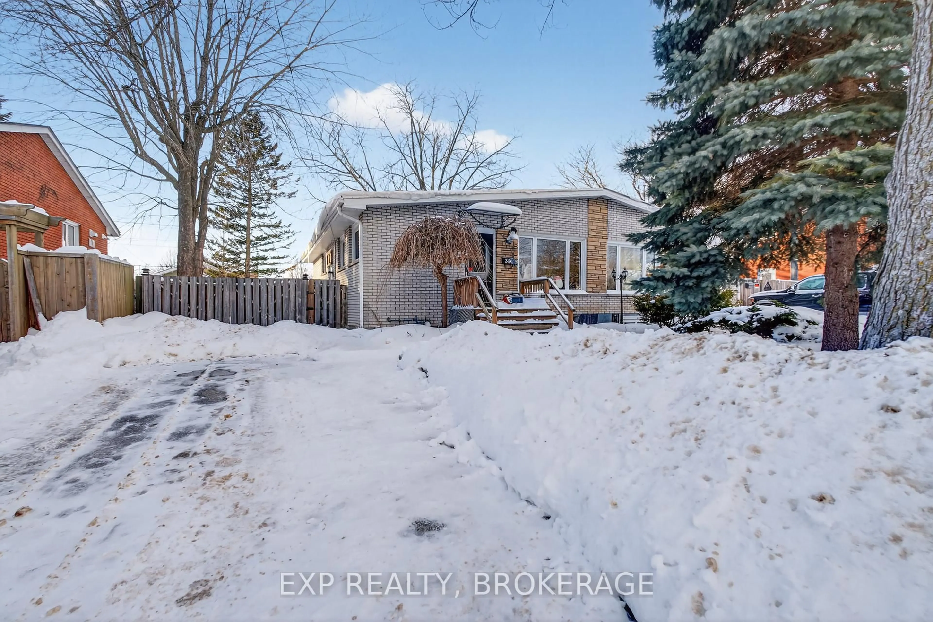 A pic from outside/outdoor area/front of a property/back of a property/a pic from drone, street for 340 PALACE Rd, Kingston Ontario K7L 4T3