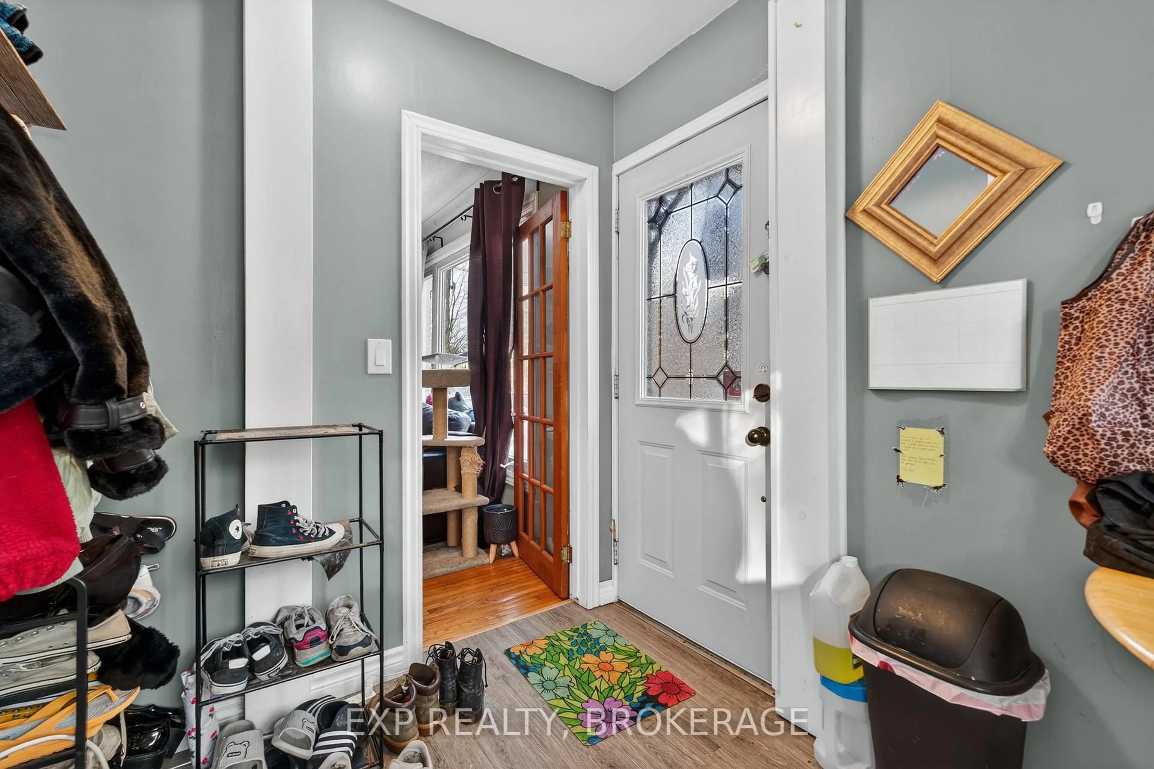 Indoor entryway for 340 PALACE Rd, Kingston Ontario K7L 4T3