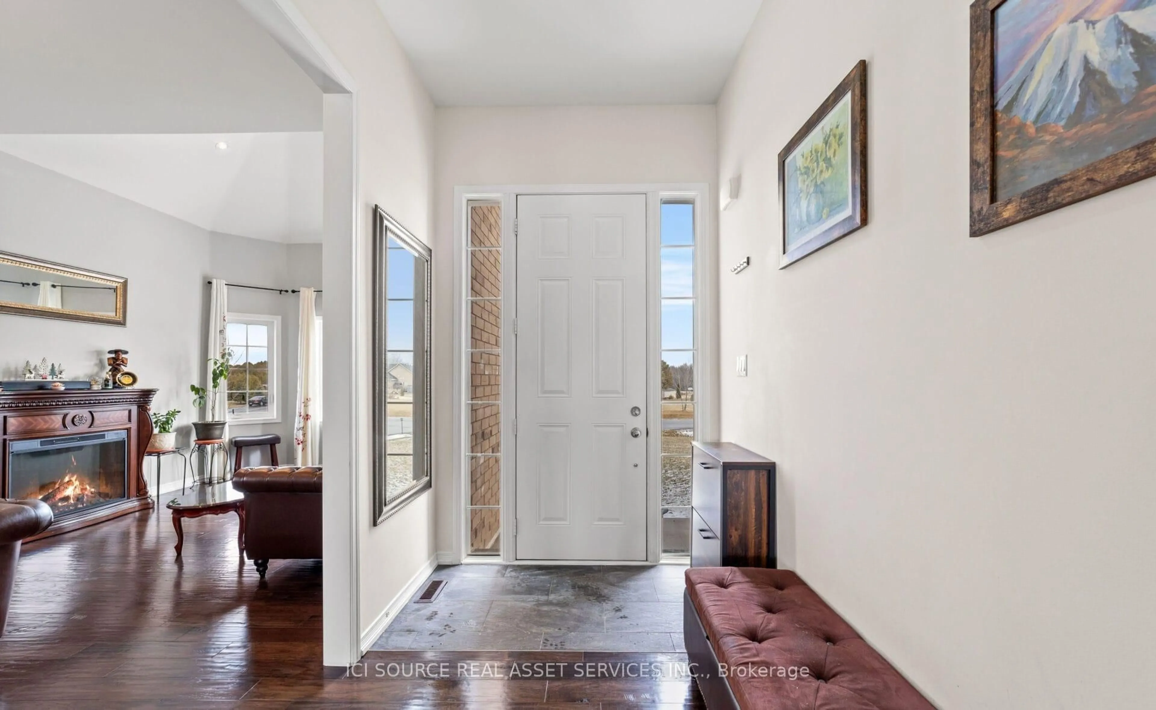 Indoor entryway for 50 Songbird Cres, Kawartha Lakes Ontario K9V 0A9