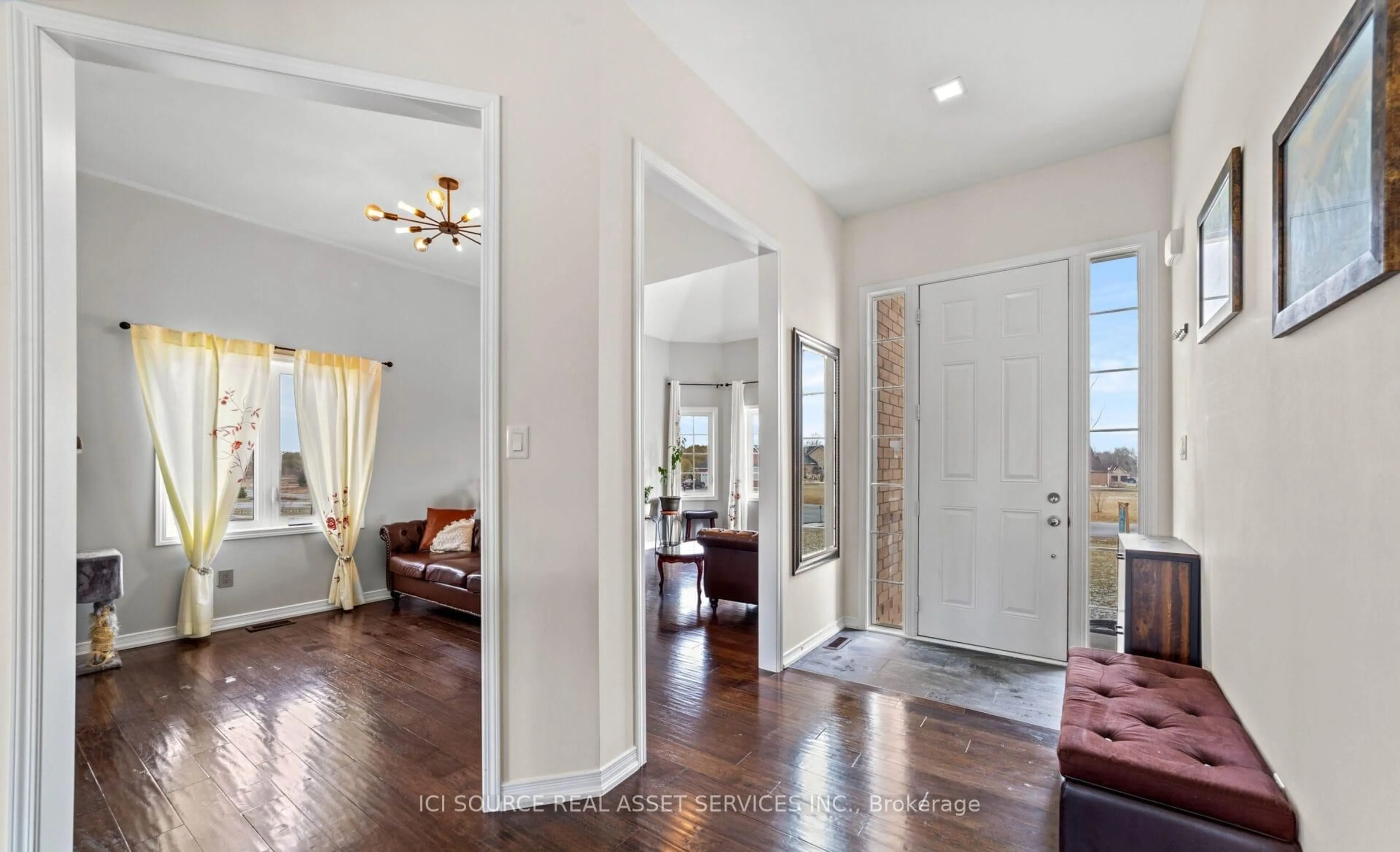 Indoor entryway for 50 Songbird Cres, Kawartha Lakes Ontario K9V 0A9