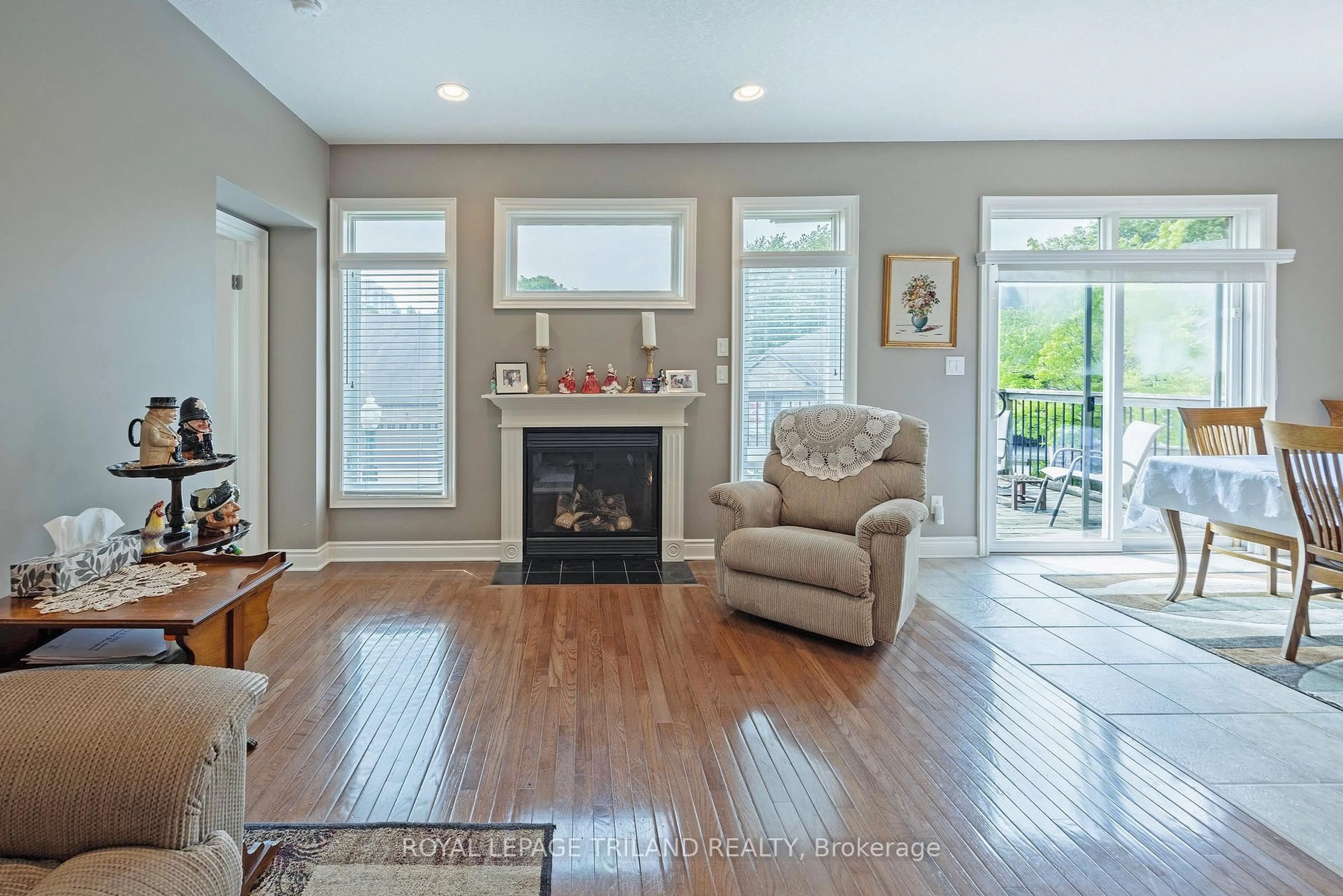 Living room with furniture, unknown for 578 McGarrell Pl #19, London North Ontario N6G 5M1