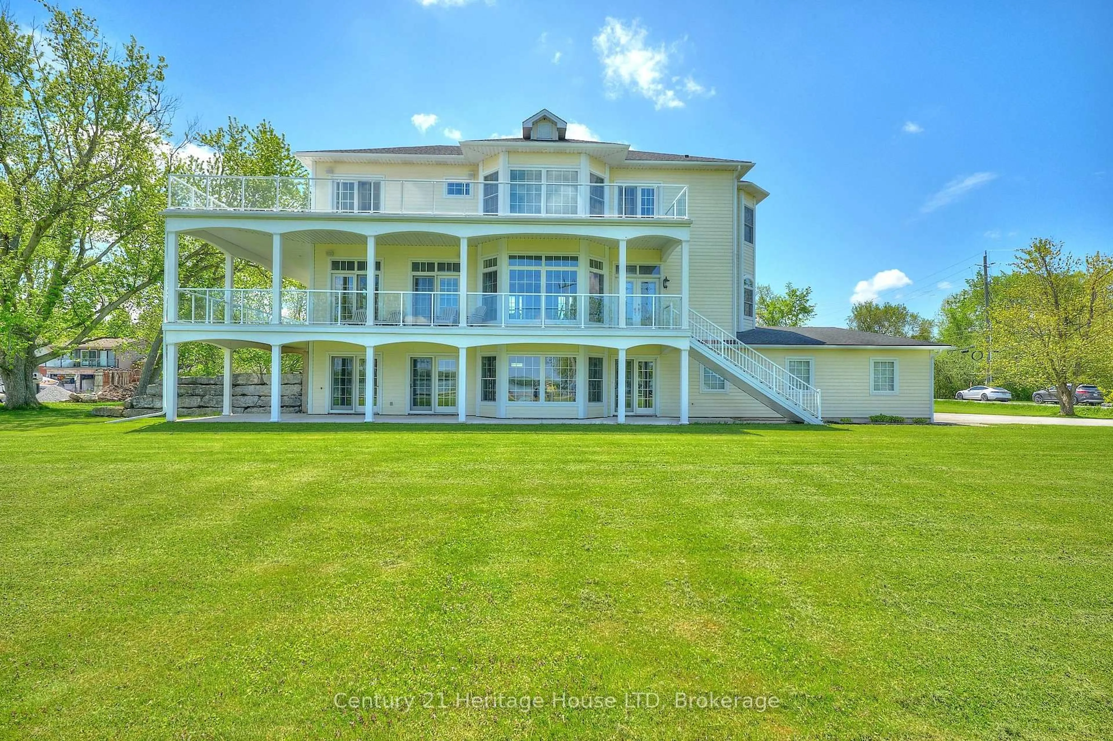 A pic from outside/outdoor area/front of a property/back of a property/a pic from drone, water/lake/river/ocean view for 4069 Niagara River Pkwy, Fort Erie Ontario L0S 1S0