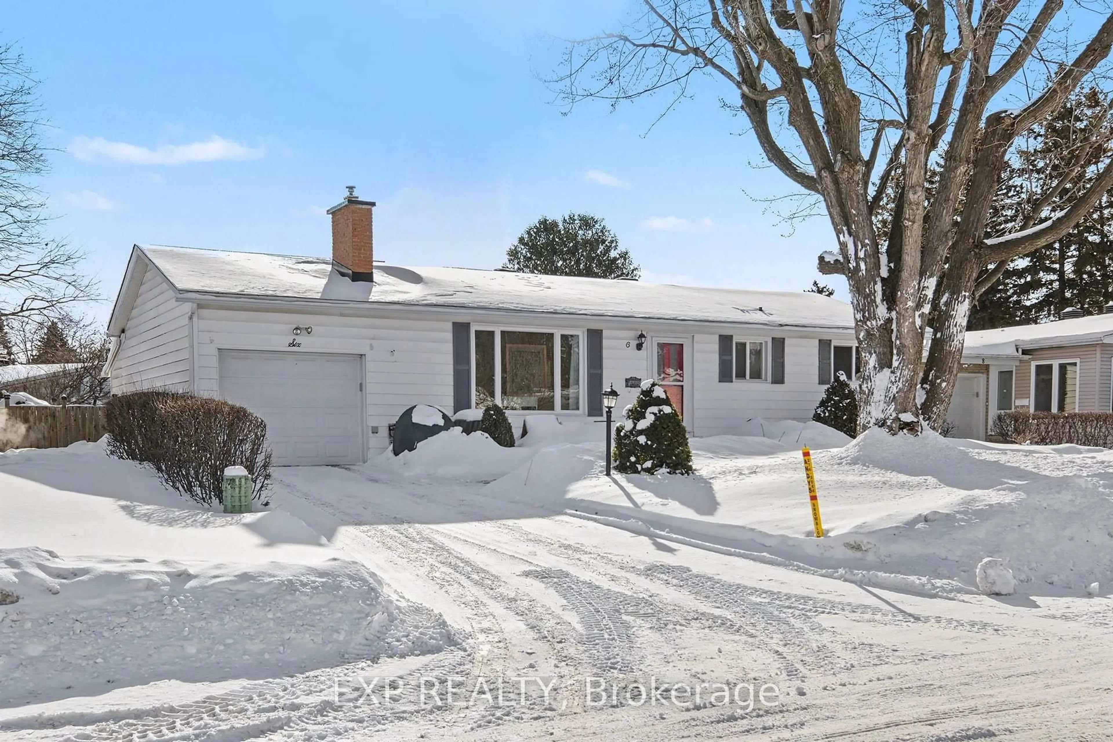 A pic from outside/outdoor area/front of a property/back of a property/a pic from drone, street for 6 Donland Ave, Ottawa Ontario K2G 3A3