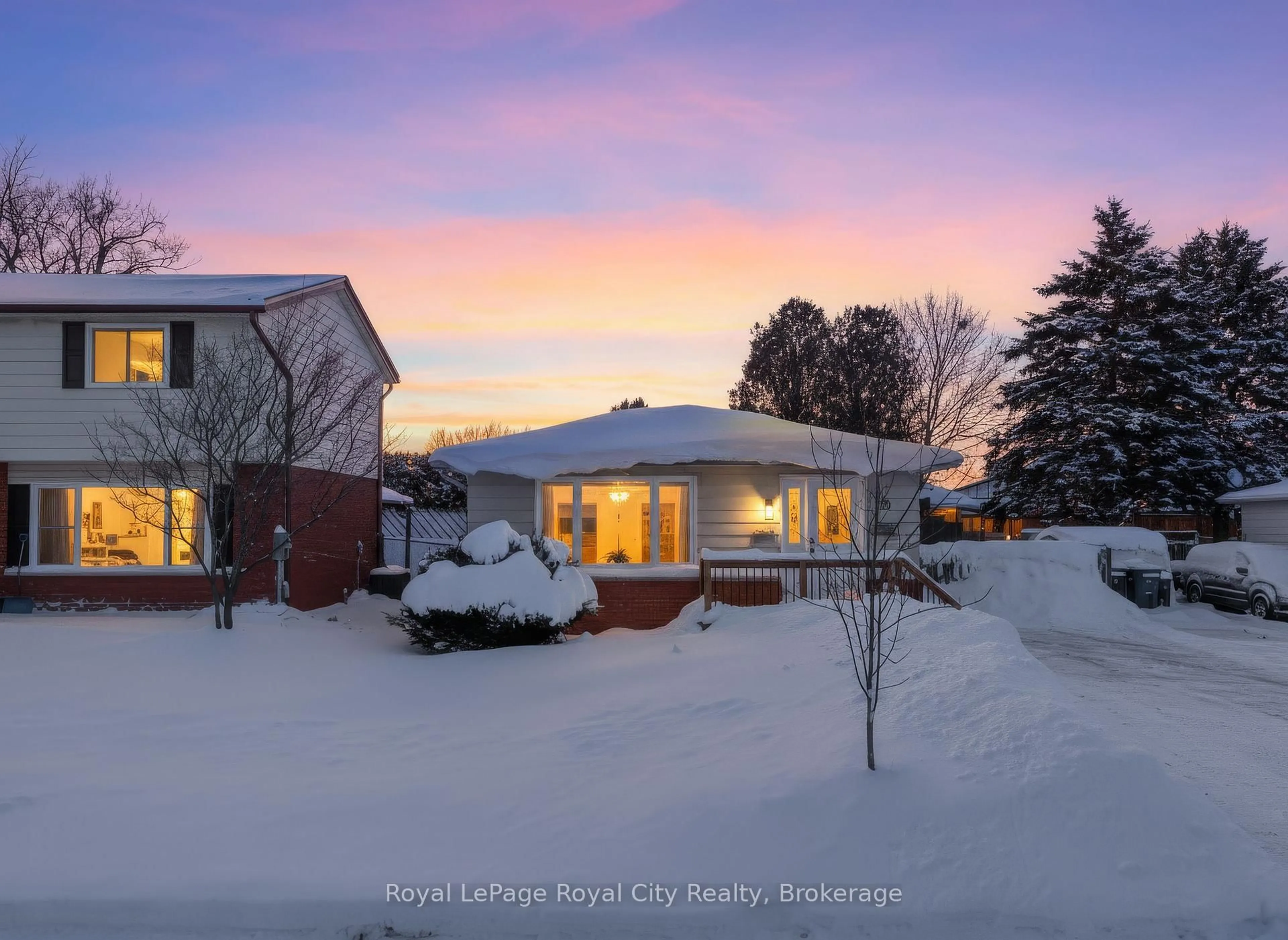 A pic from outside/outdoor area/front of a property/back of a property/a pic from drone, street for 28 Mcilwraith Cres, Guelph Ontario N1E 6J3