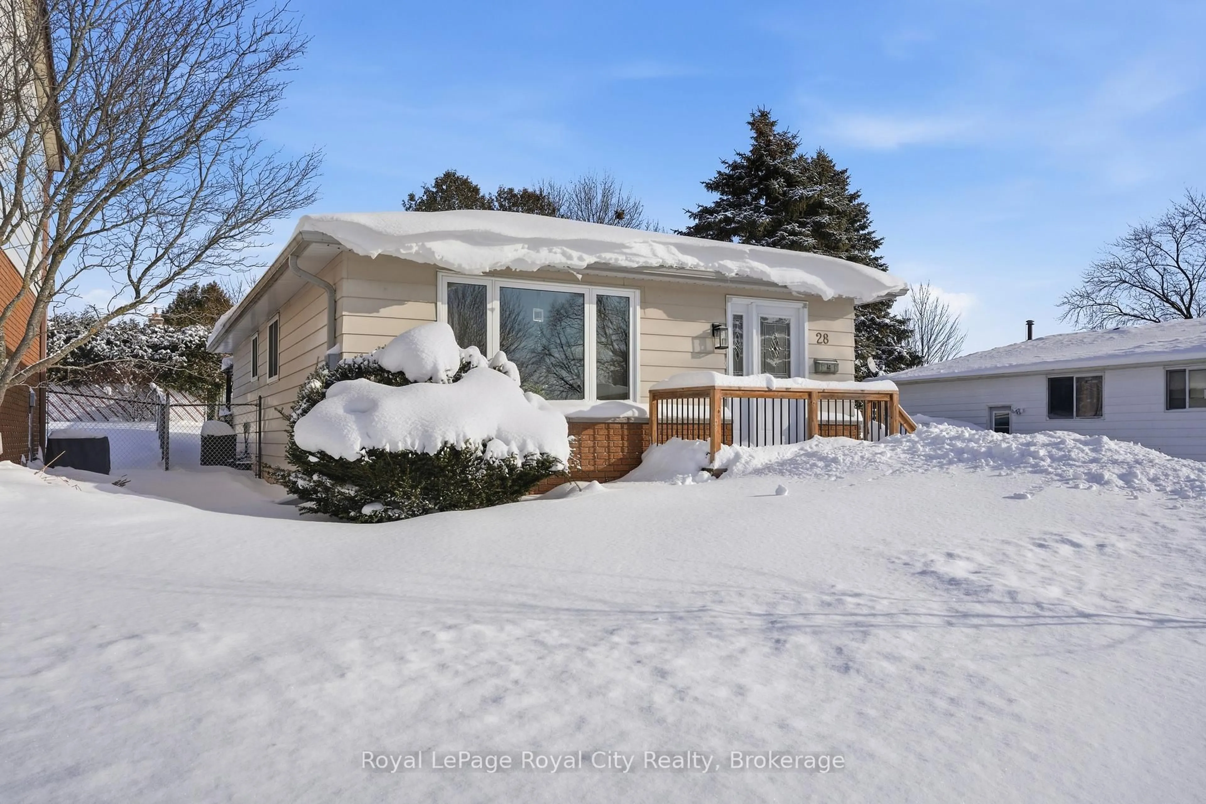 Home with vinyl exterior material, street for 28 Mcilwraith Cres, Guelph Ontario N1E 6J3