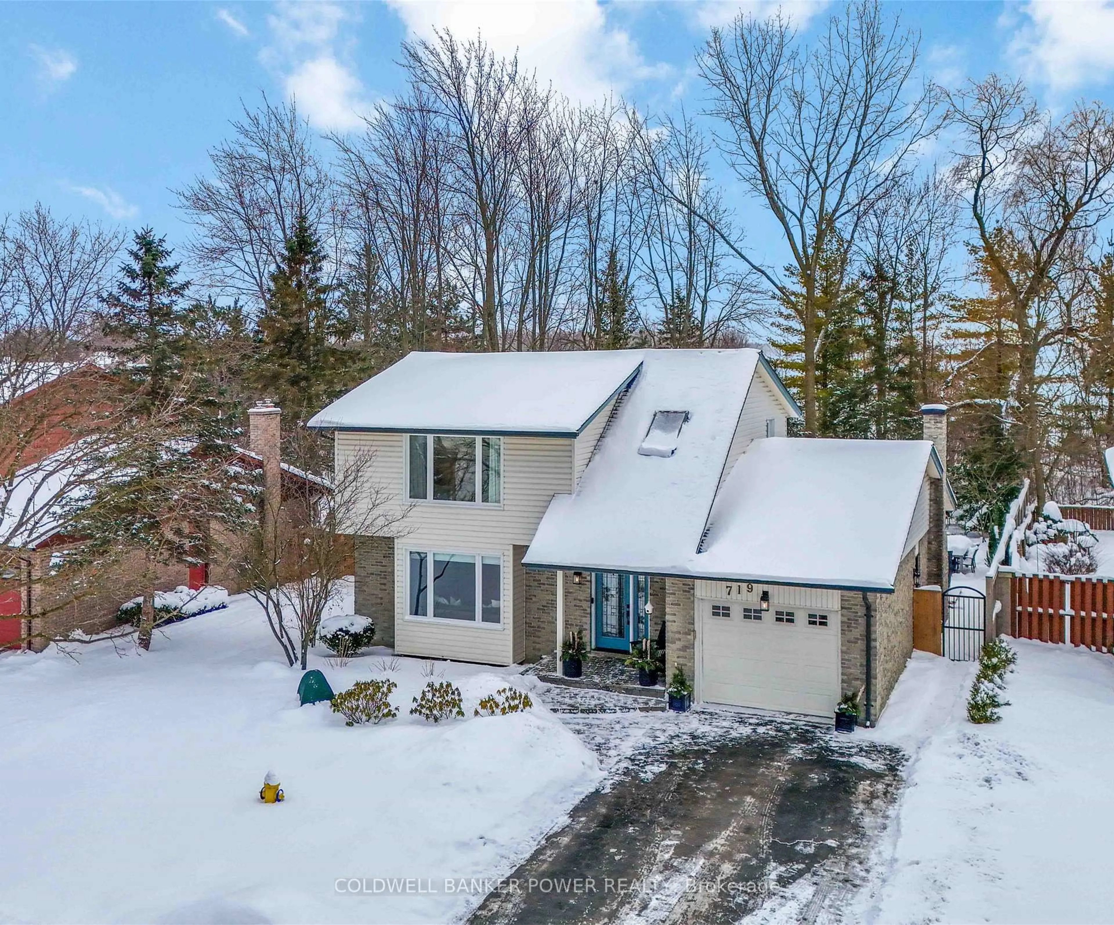 A pic from outside/outdoor area/front of a property/back of a property/a pic from drone, street for 719 Barclay Rd, London South Ontario N6K 1K4